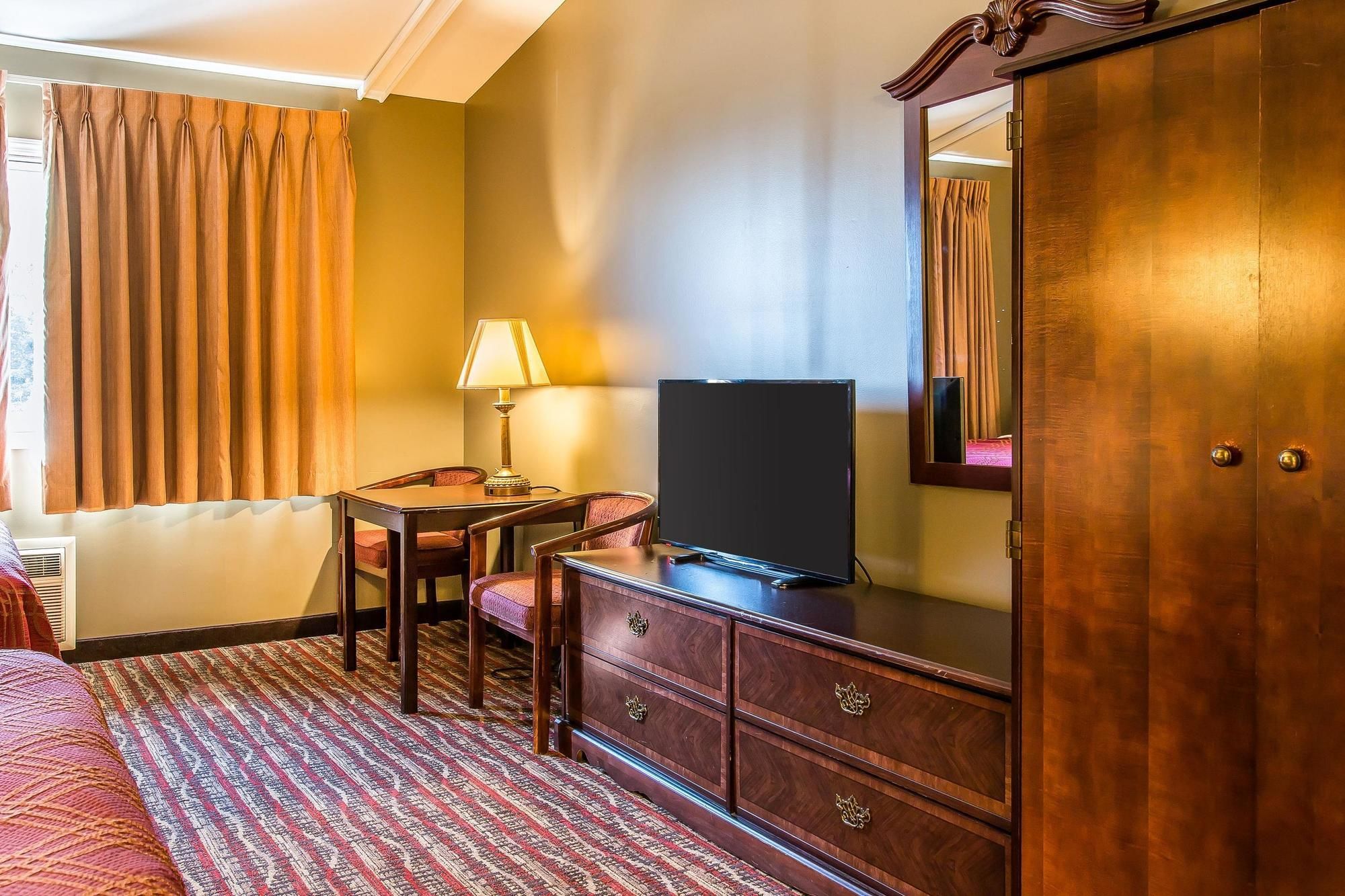 Econo Lodge Lakeside