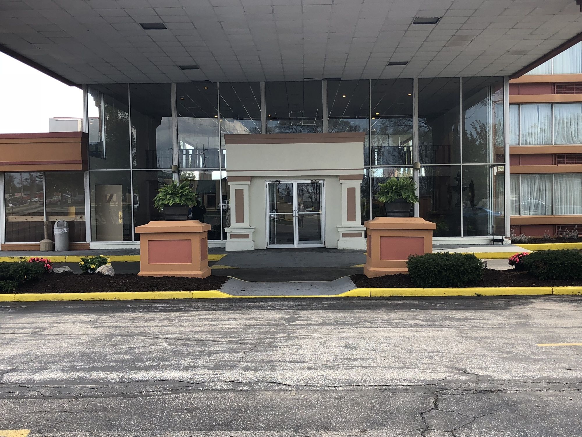 A Victory Inn & Suites - Muskegon