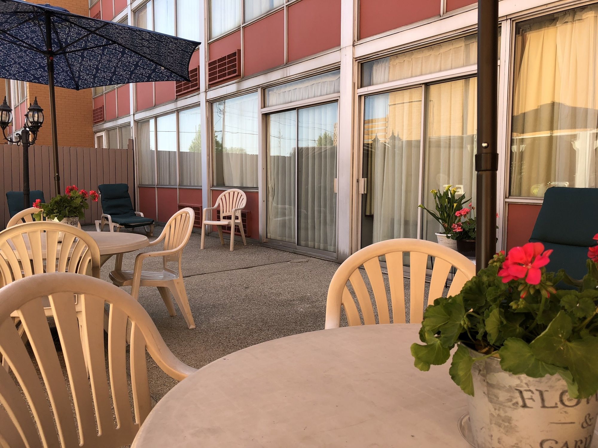 A Victory Inn & Suites - Muskegon