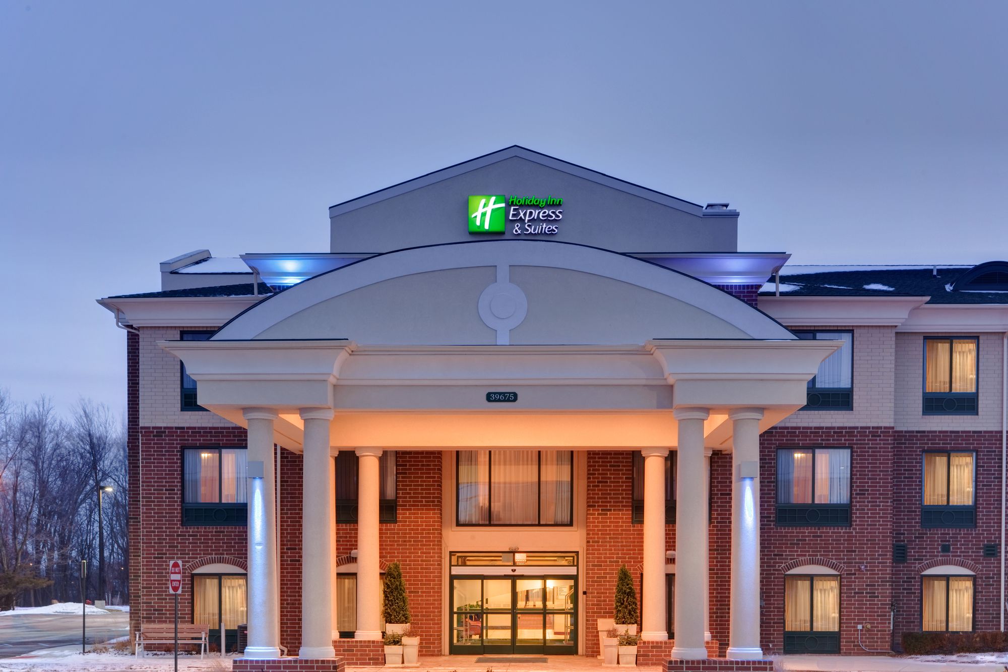 Holiday Inn Express & Suites Detroit-Novi