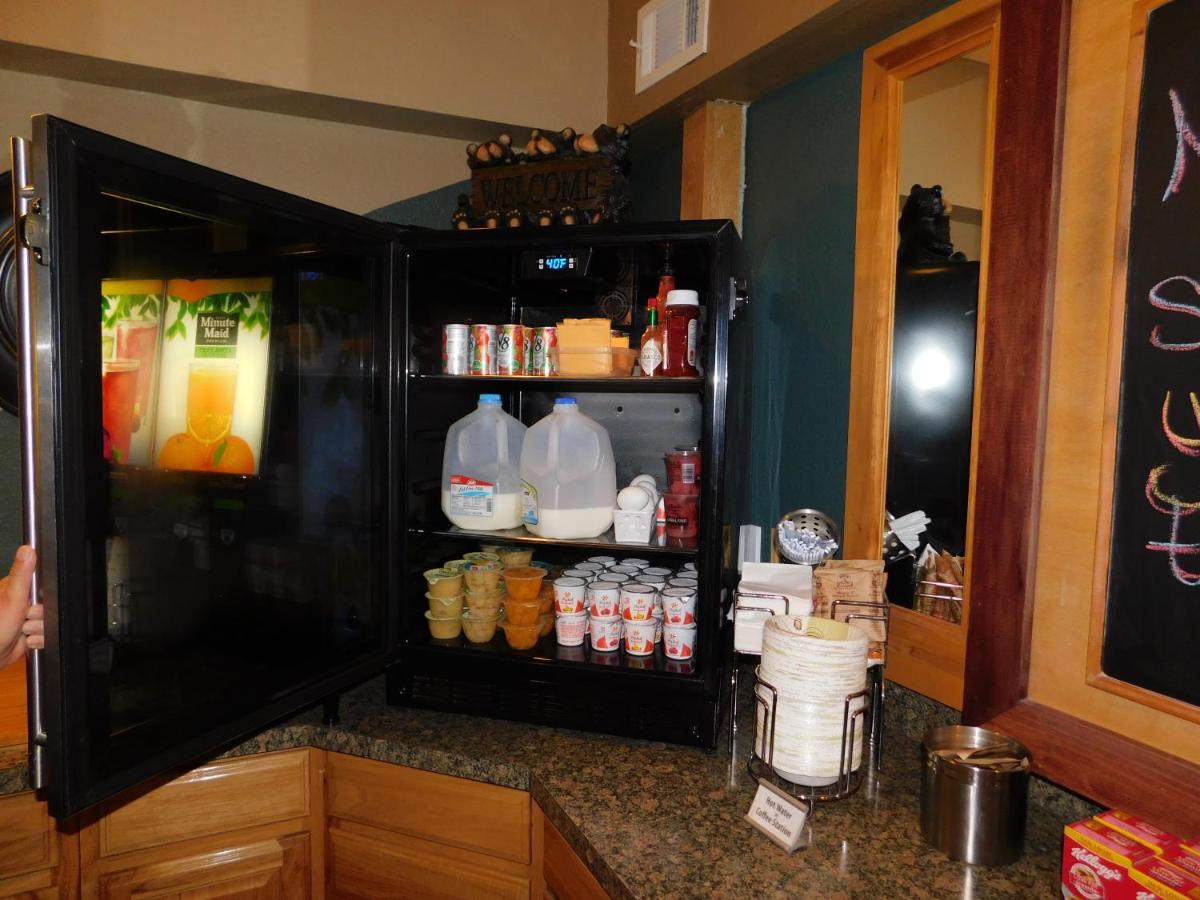 AmericInn by Wyndham Oscoda Near AuSable River