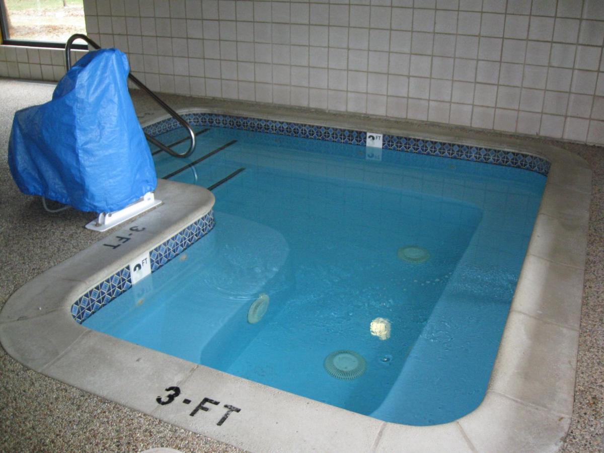 AmericInn by Wyndham Oscoda Near AuSable River