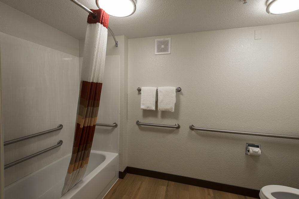 Red Roof Inn Detroit-Rochester Hills/ Auburn Hills