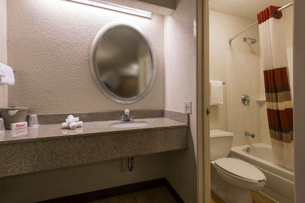 Red Roof Inn Detroit-Rochester Hills/ Auburn Hills