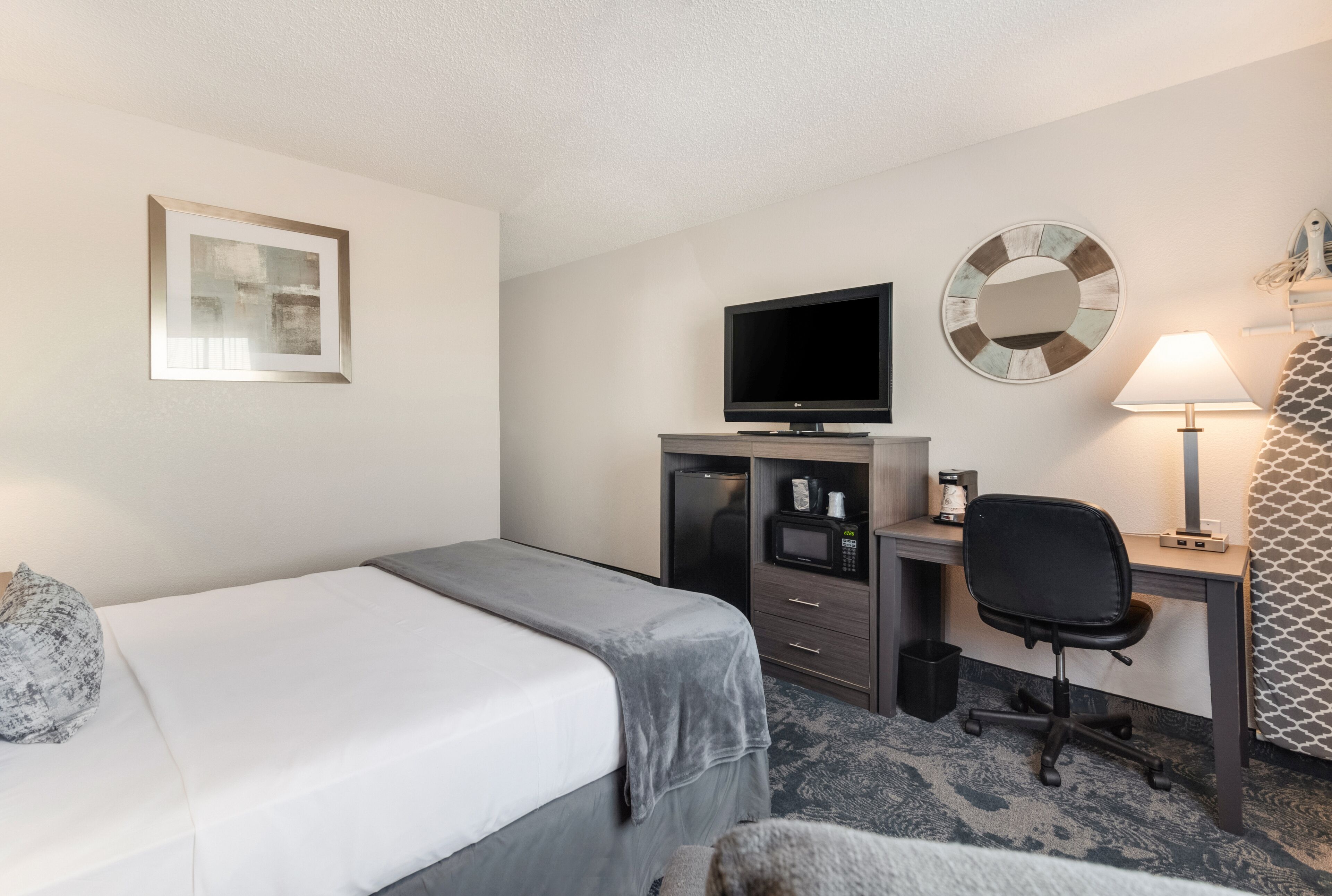 American Inn & Suites Romulus DTW