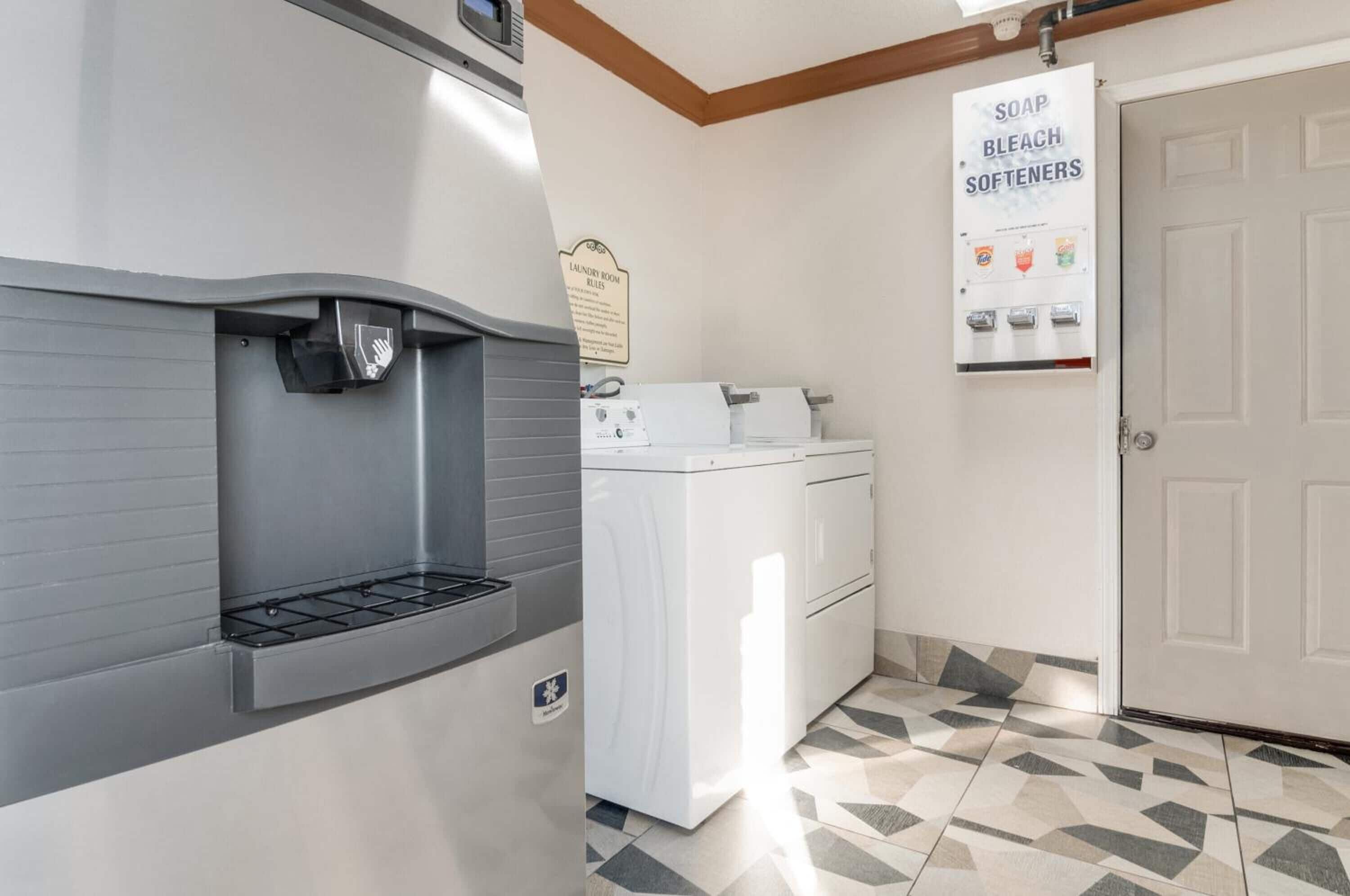 American Inn & Suites Romulus DTW
