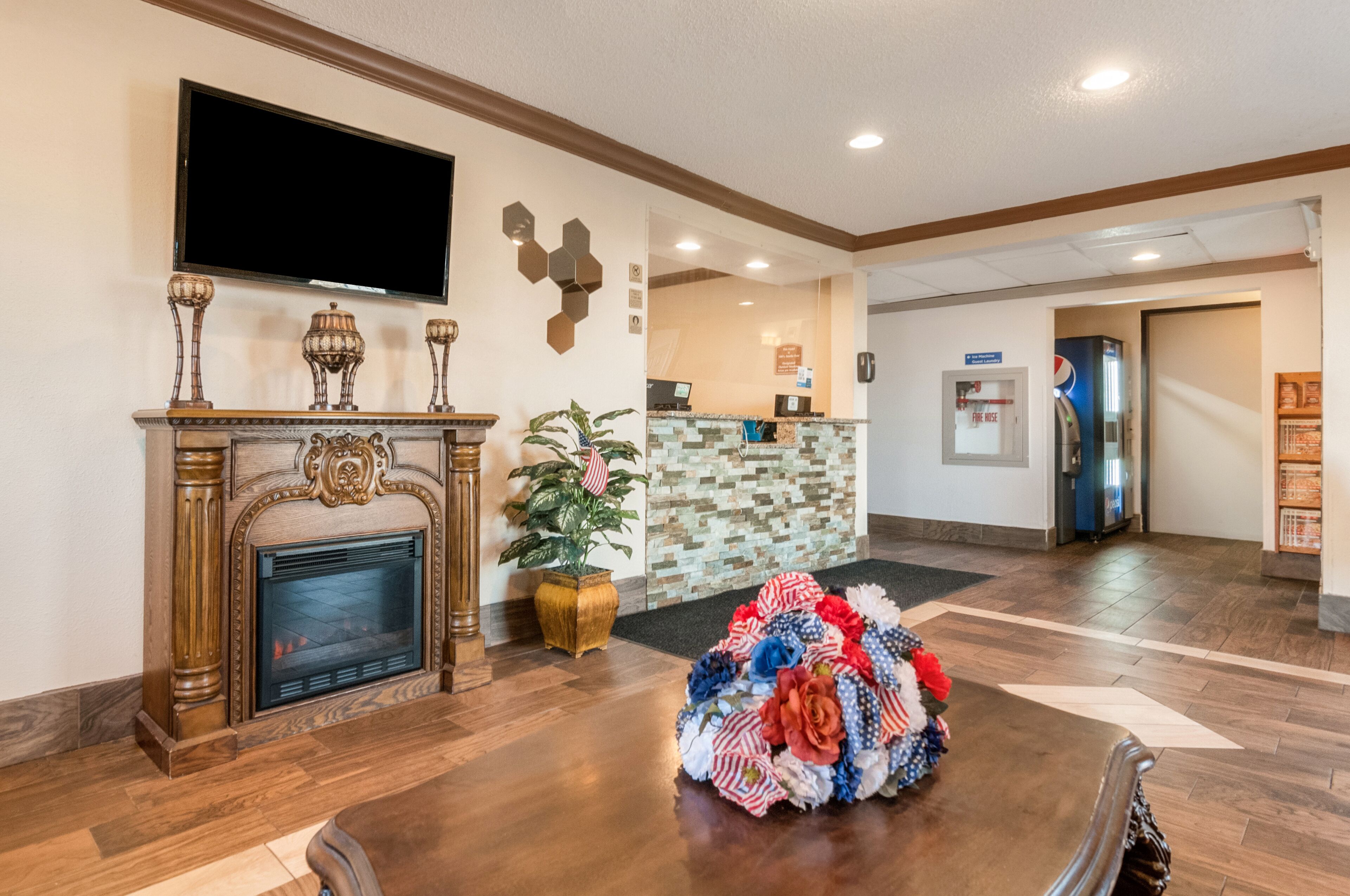 American Inn & Suites Romulus DTW