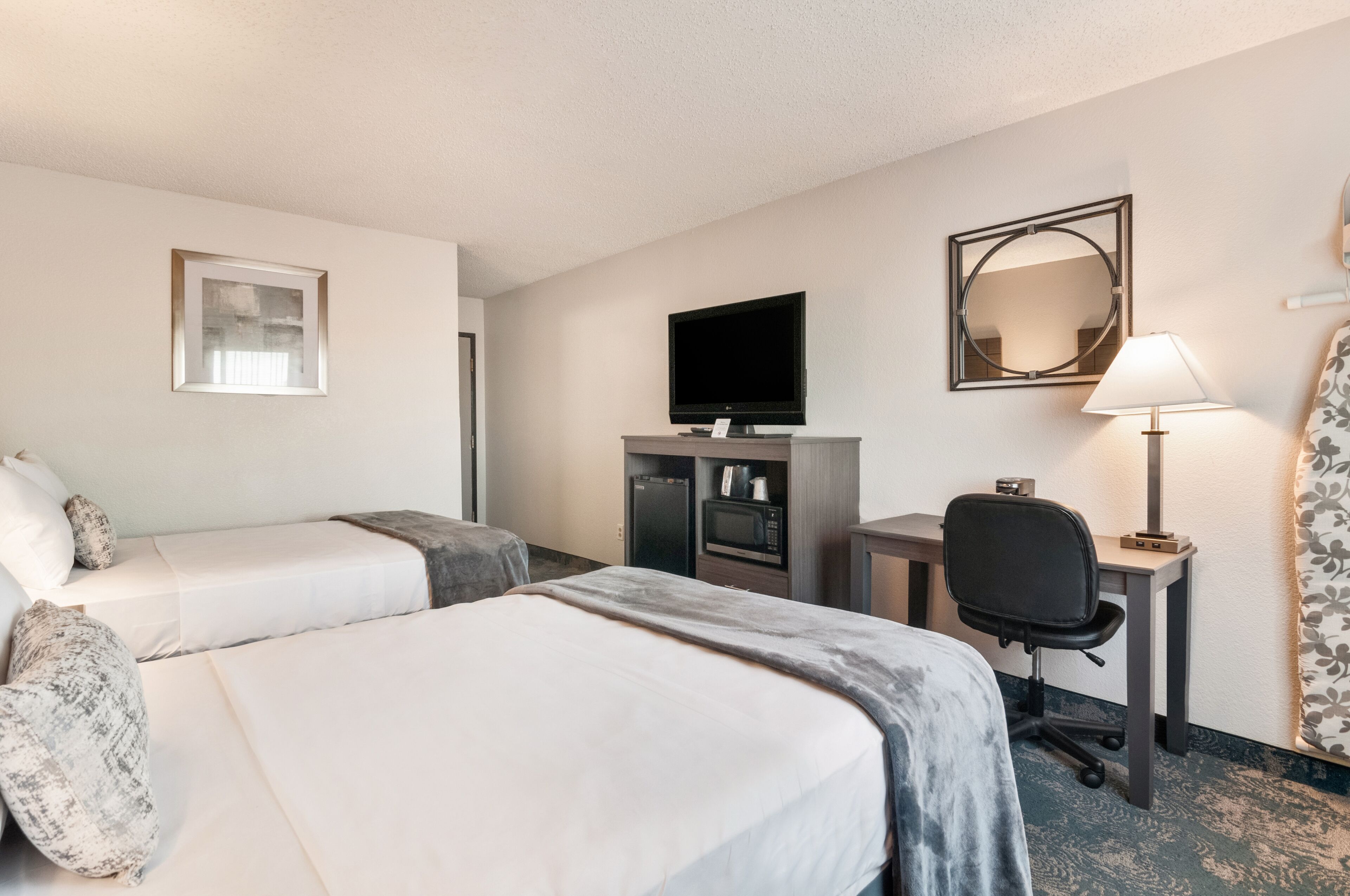 American Inn & Suites Romulus DTW