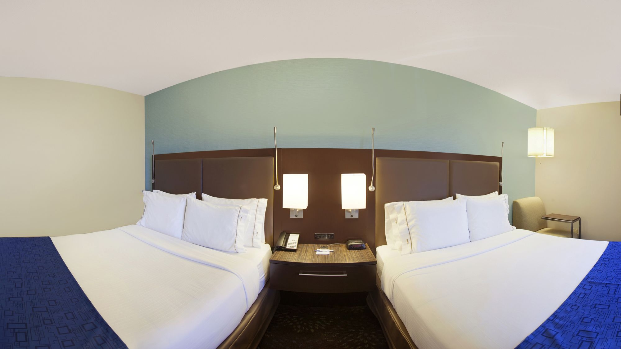 Holiday Inn Express Romulus / Detroit Airport