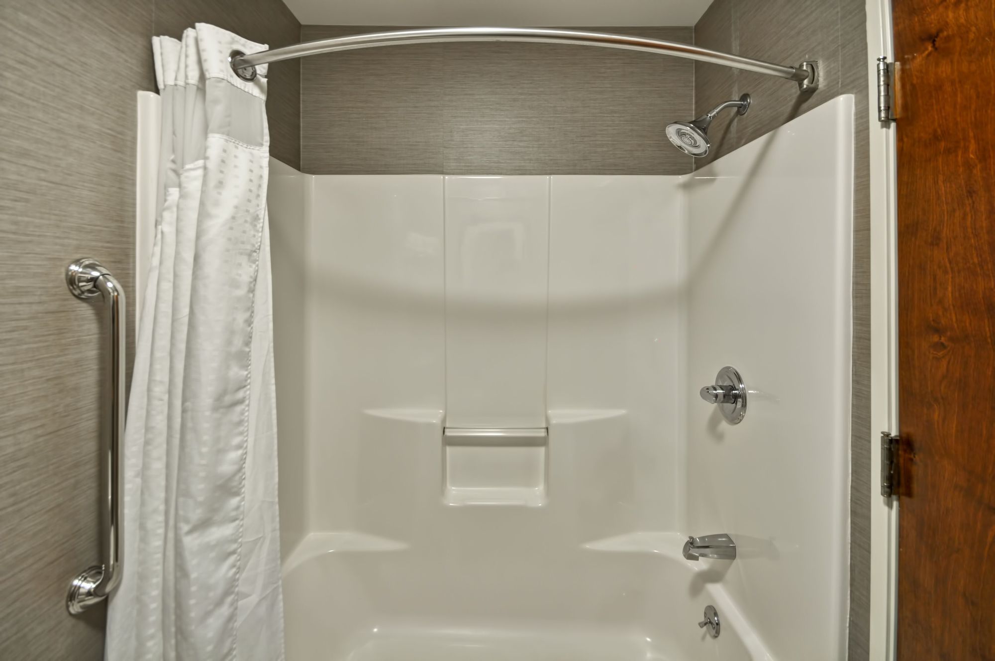 Holiday Inn Express Romulus / Detroit Airport
