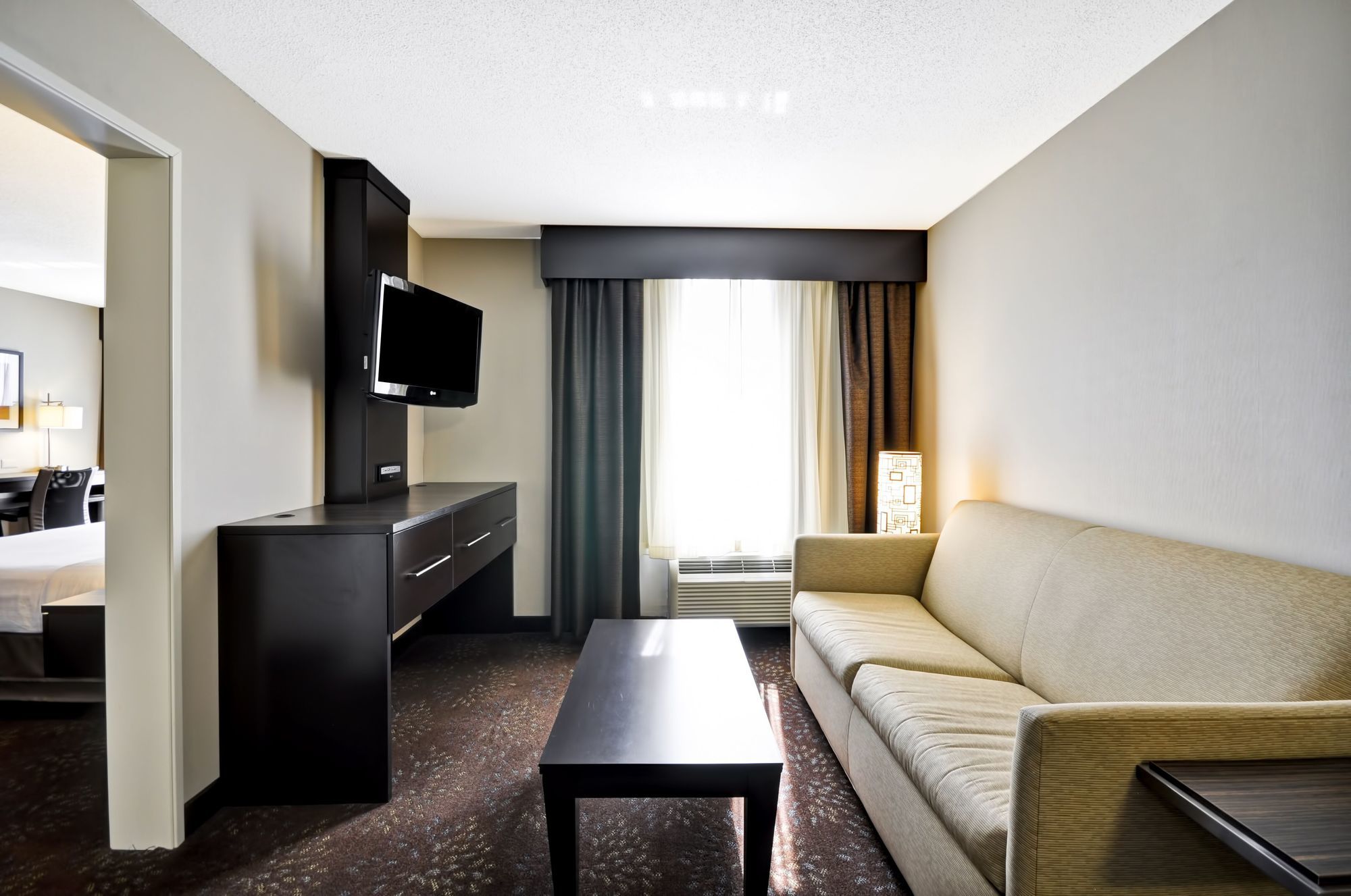 Holiday Inn Express Romulus / Detroit Airport