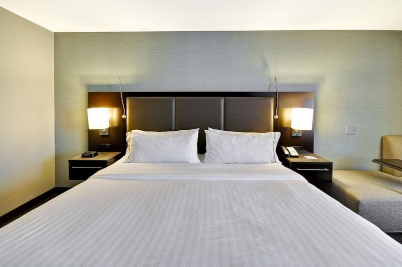 Holiday Inn Express Romulus / Detroit Airport