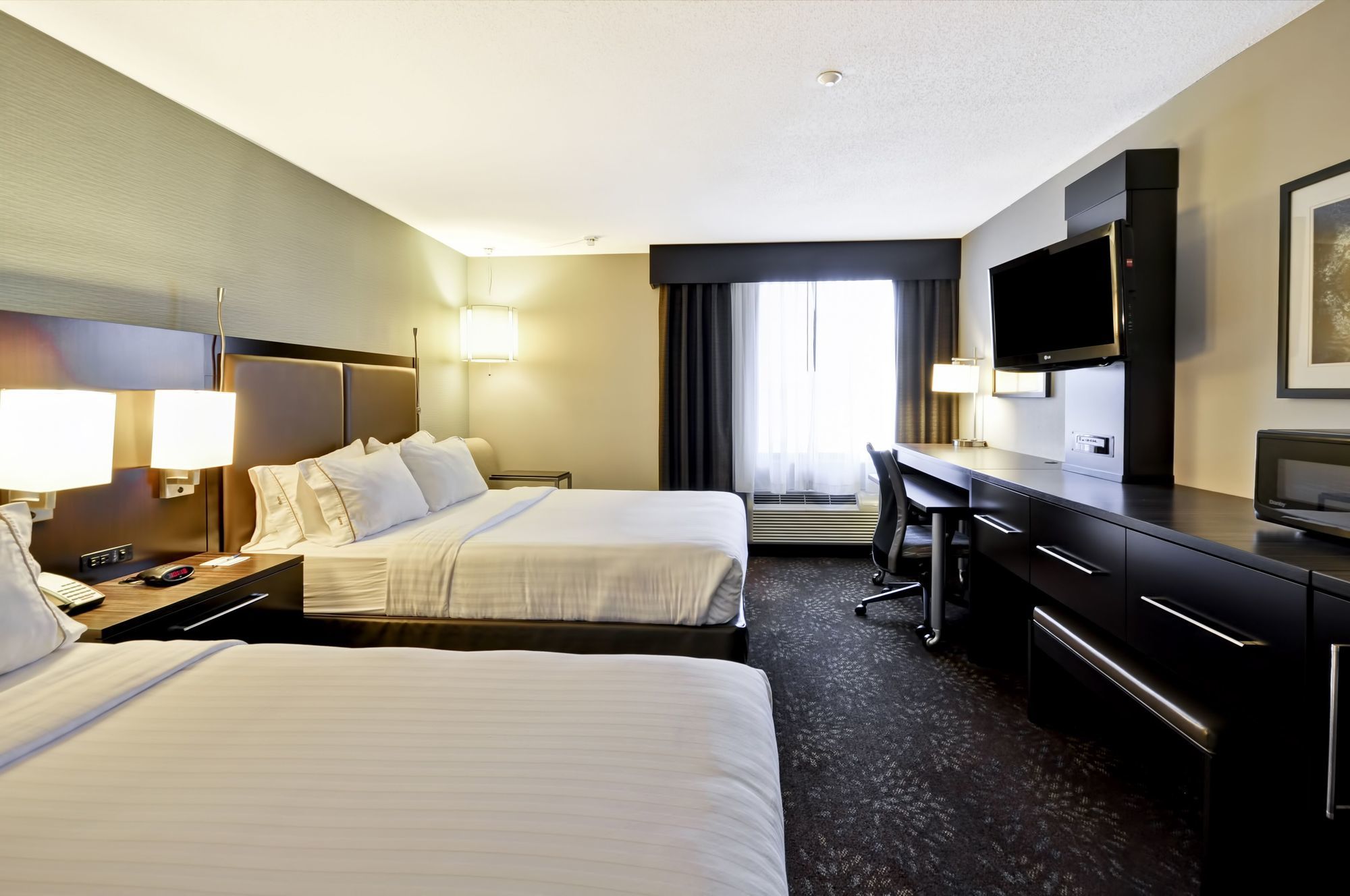 Holiday Inn Express Romulus / Detroit Airport
