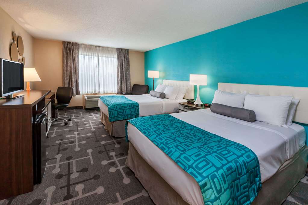 Howard Johnson by Wyndham Romulus Detroit Metro Airport