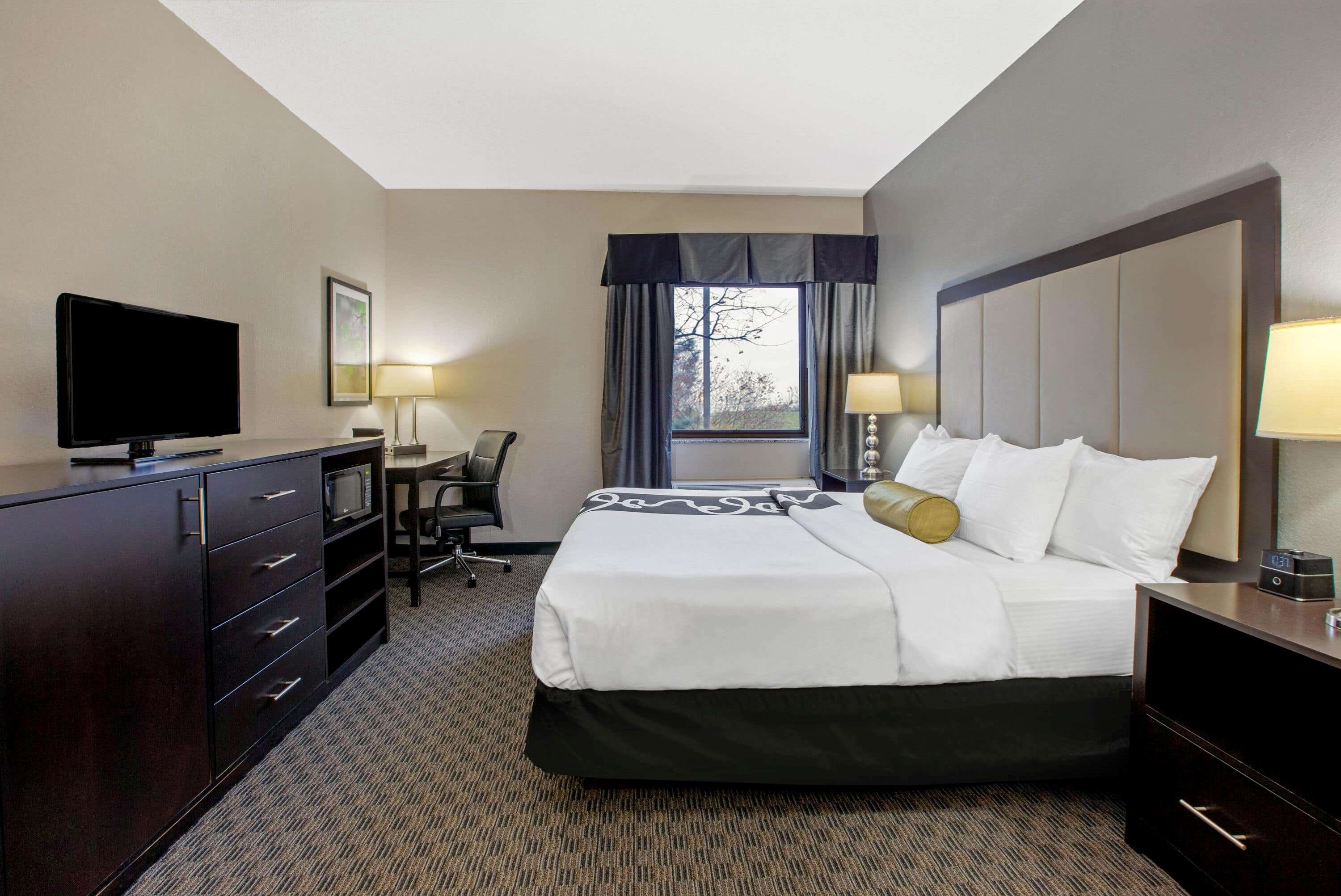 La Quinta Inn & Suites Detroit Metro Airport