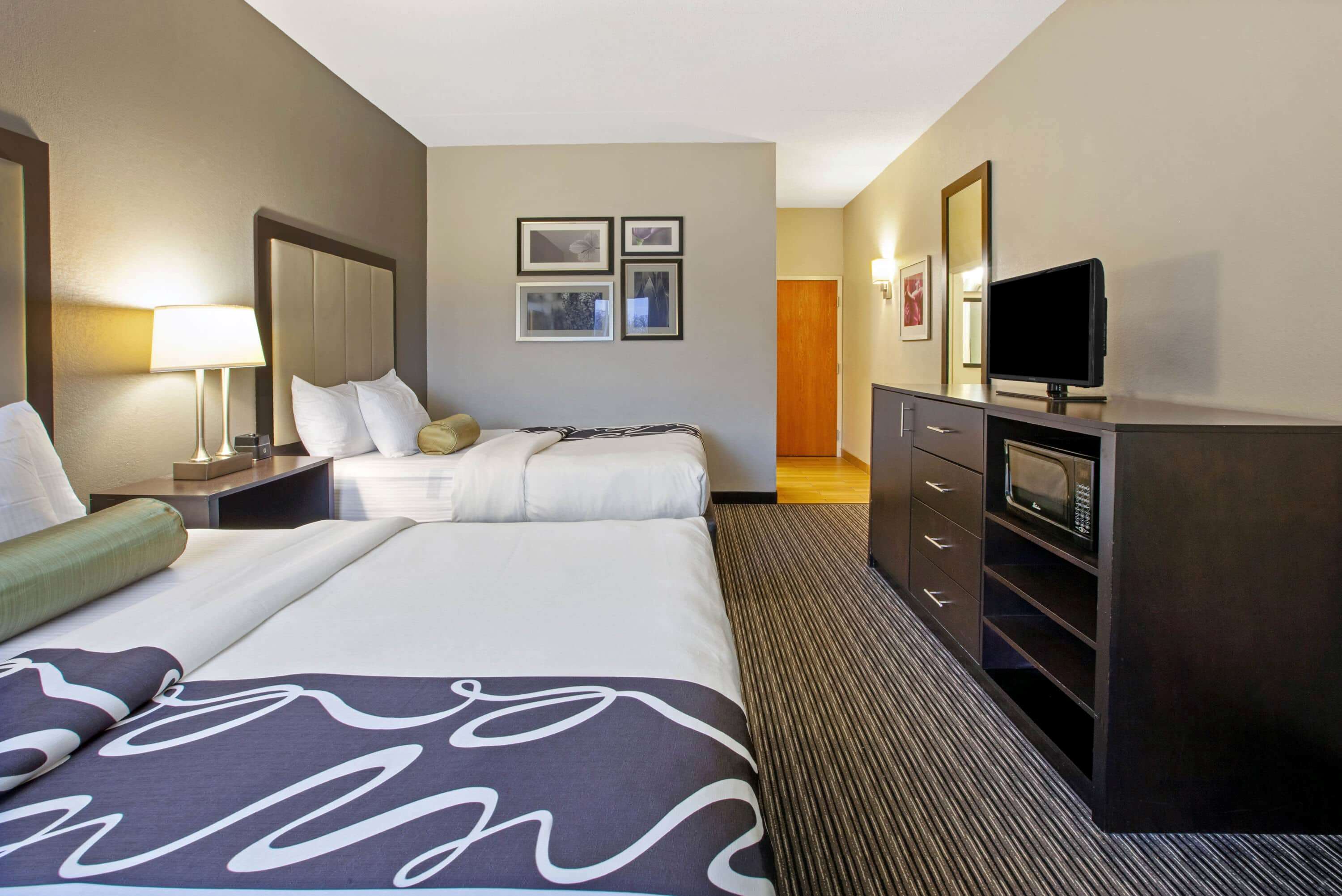La Quinta Inn & Suites Detroit Metro Airport