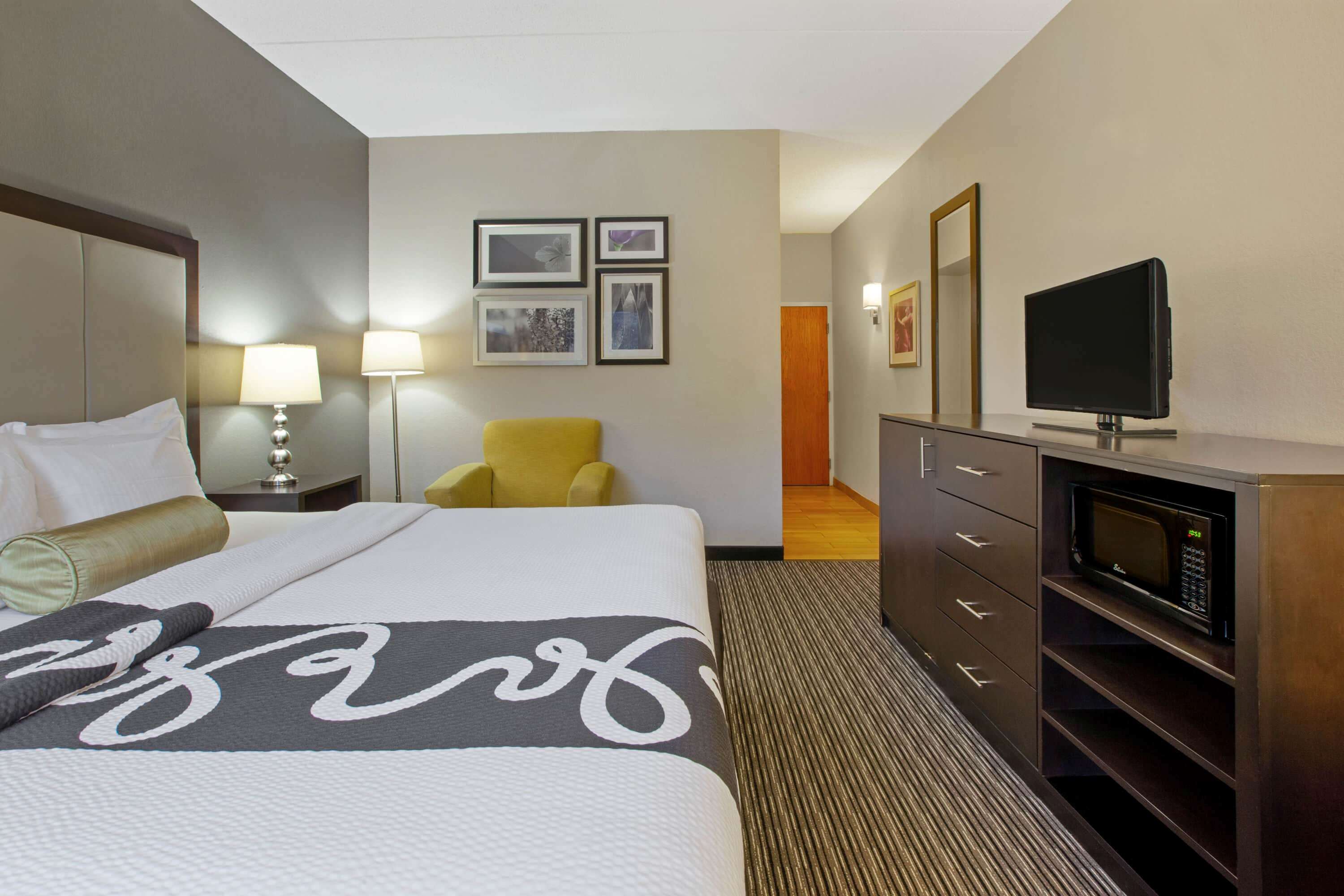 La Quinta Inn & Suites Detroit Metro Airport