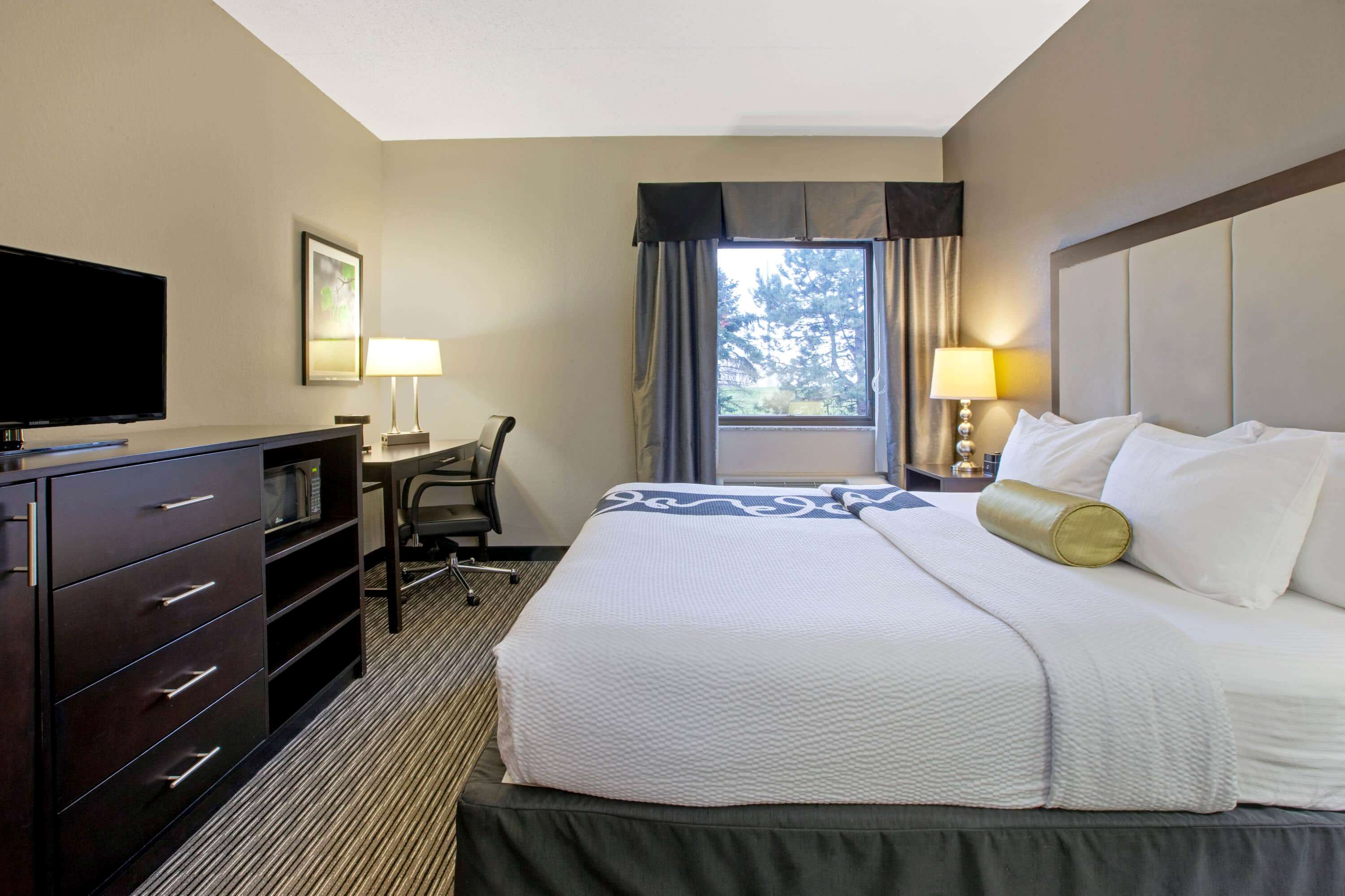 La Quinta Inn & Suites Detroit Metro Airport