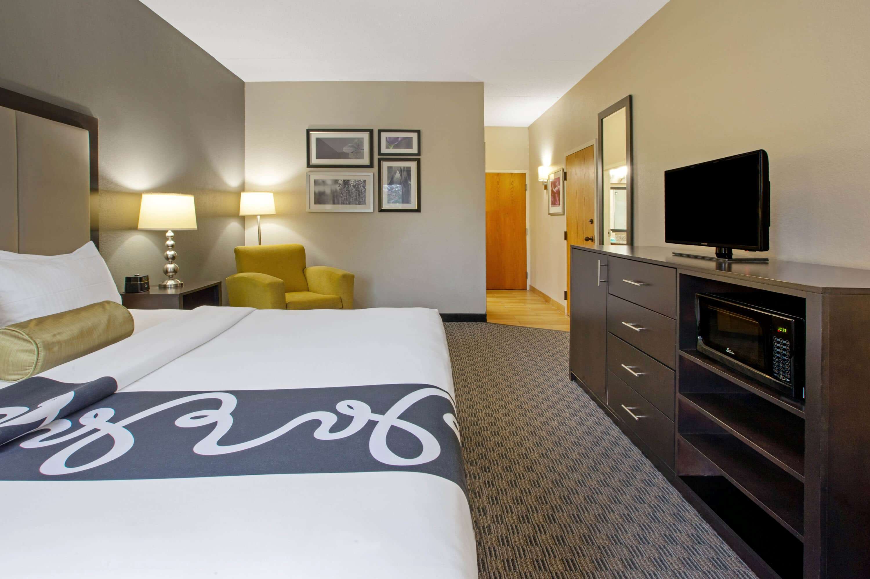 La Quinta Inn & Suites Detroit Metro Airport