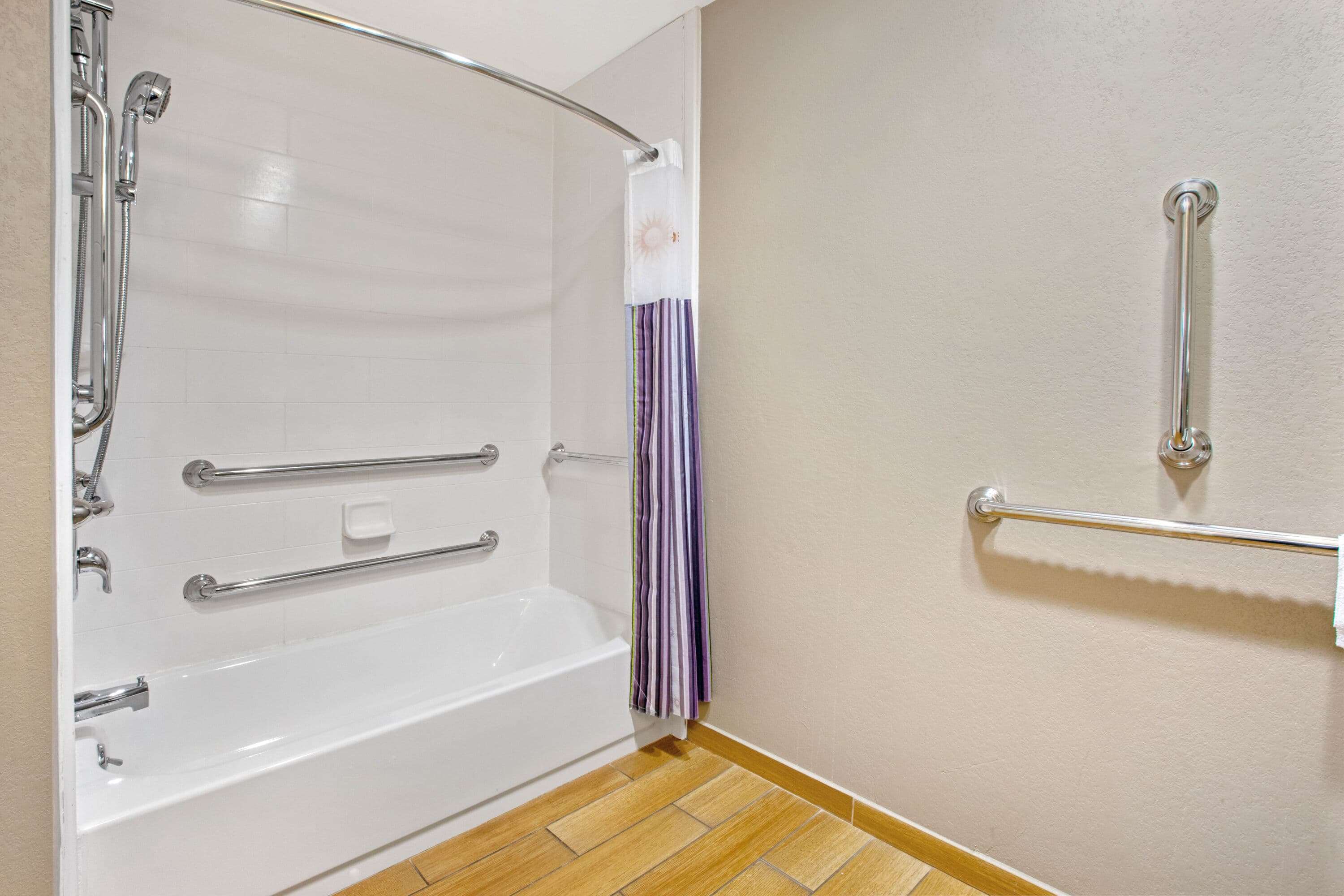 La Quinta Inn & Suites Detroit Metro Airport