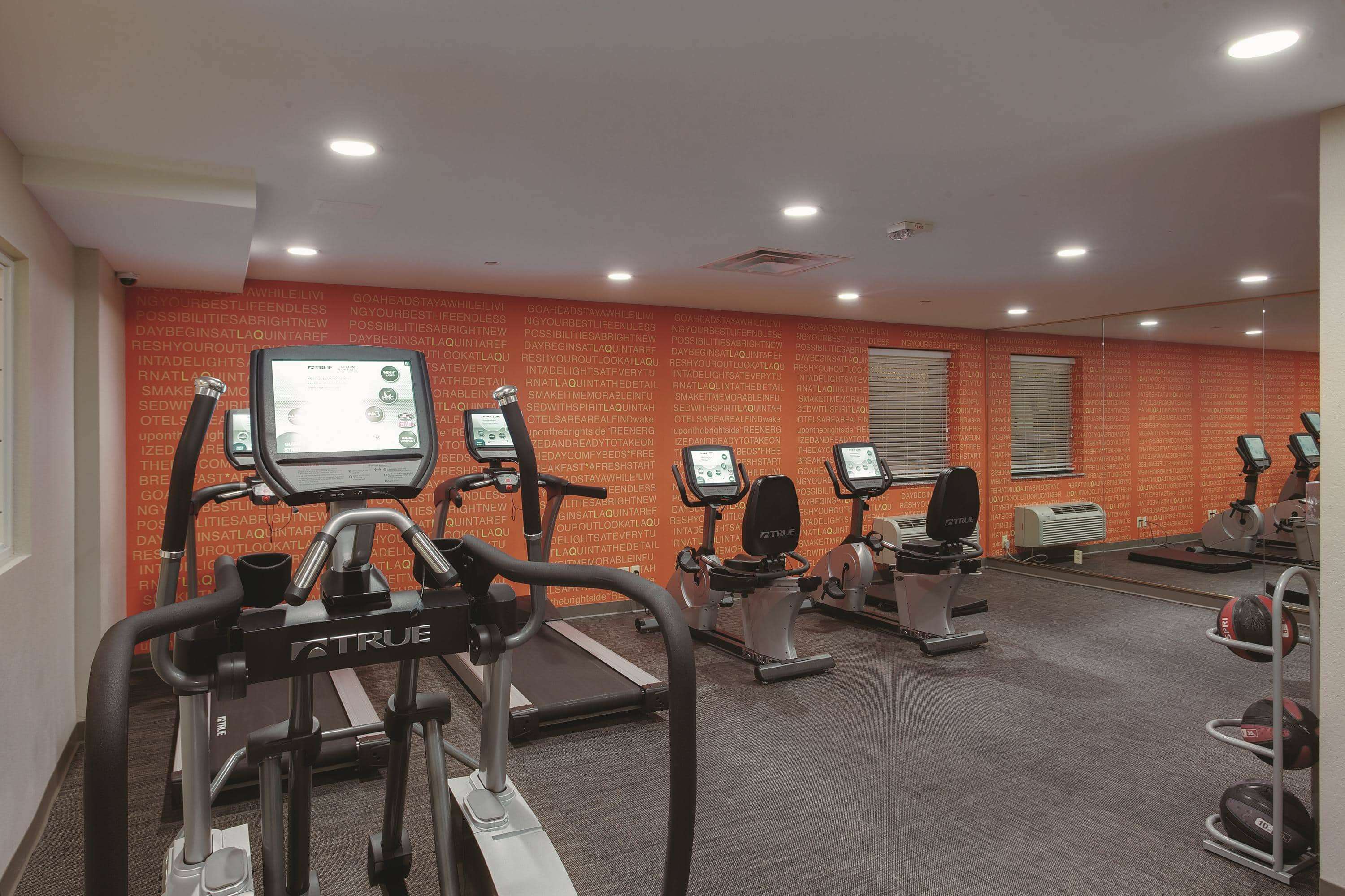 La Quinta Inn & Suites Detroit Metro Airport