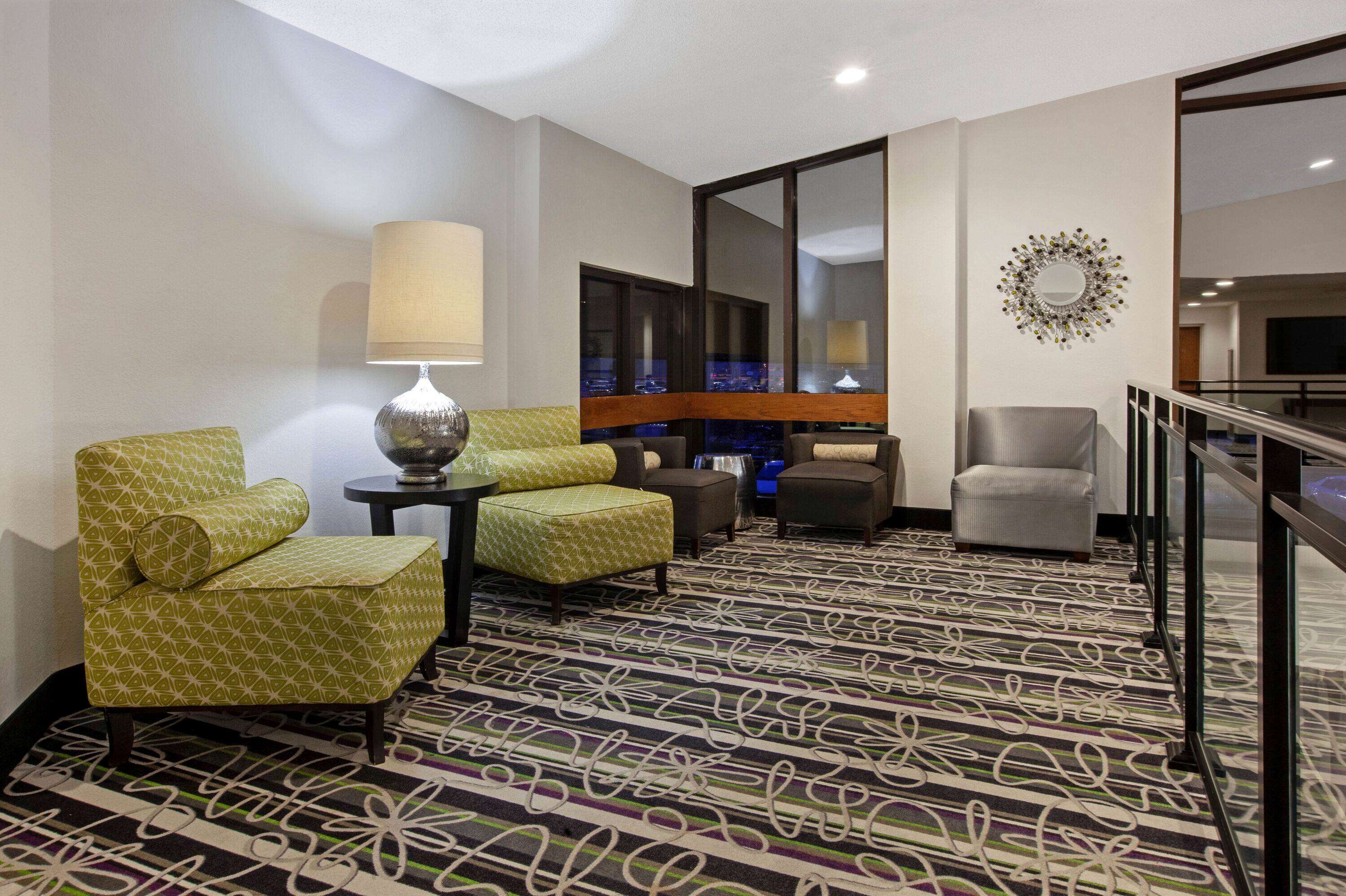 La Quinta Inn & Suites Detroit Metro Airport