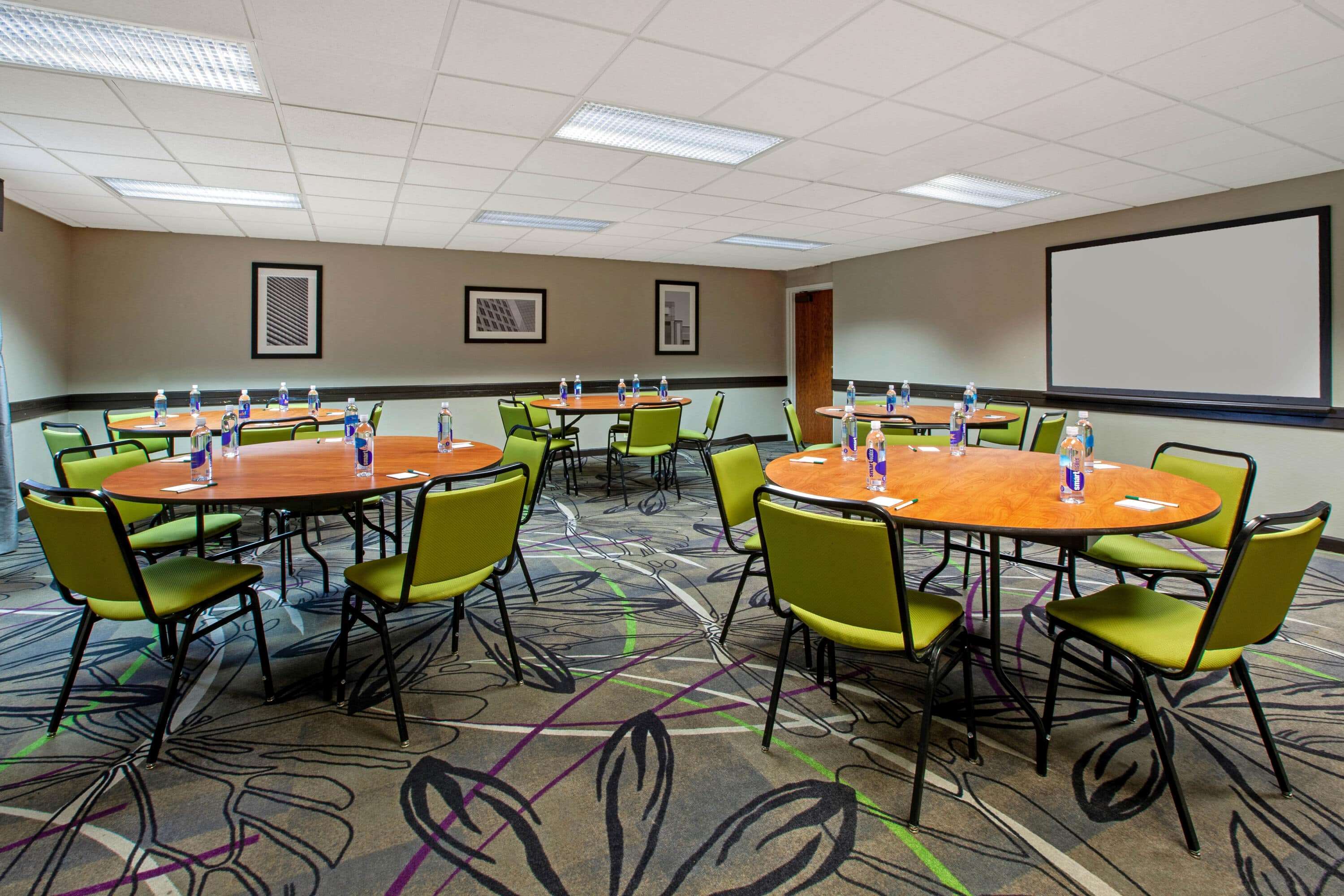 La Quinta Inn & Suites Detroit Metro Airport