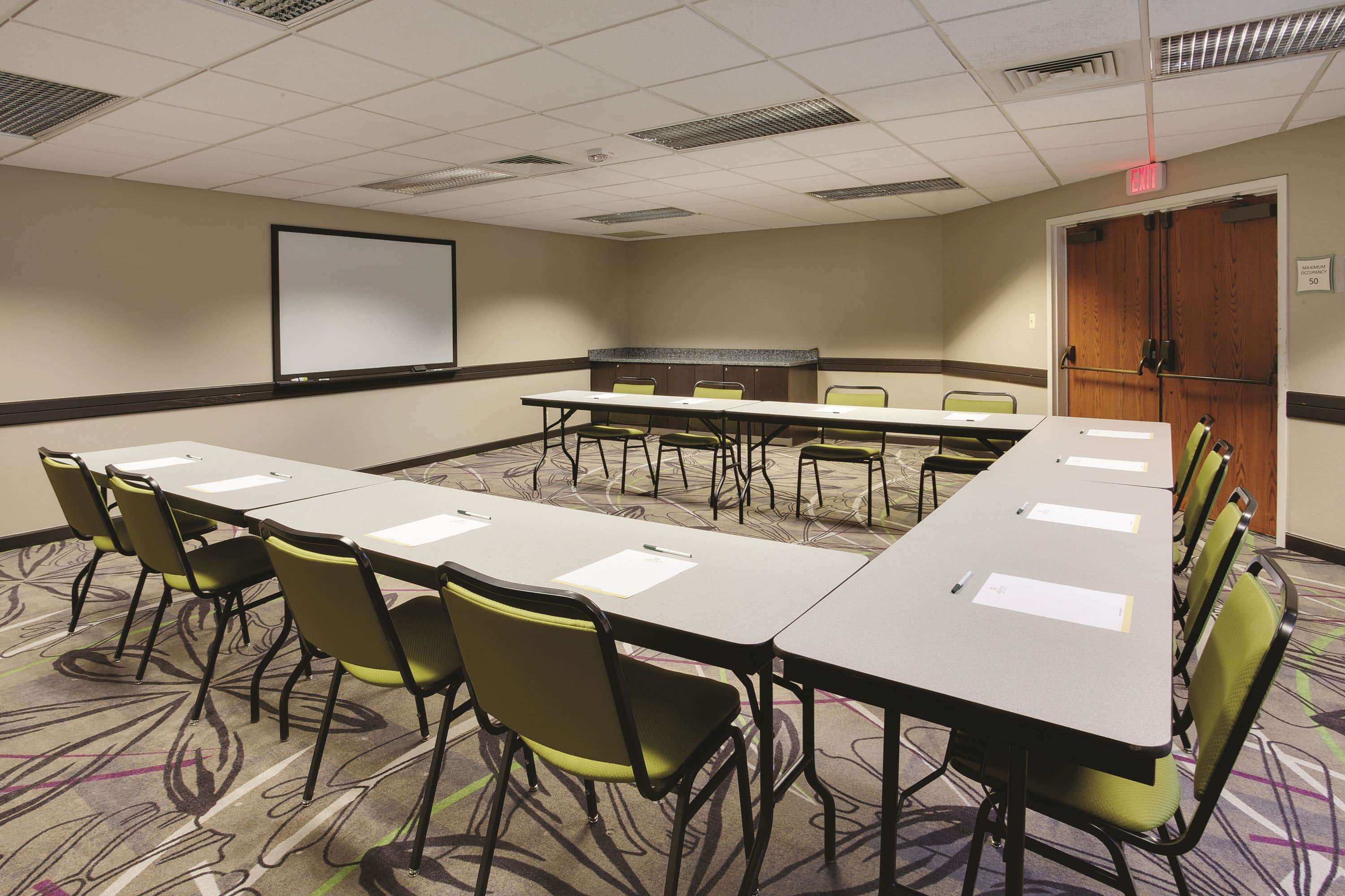 La Quinta Inn & Suites Detroit Metro Airport