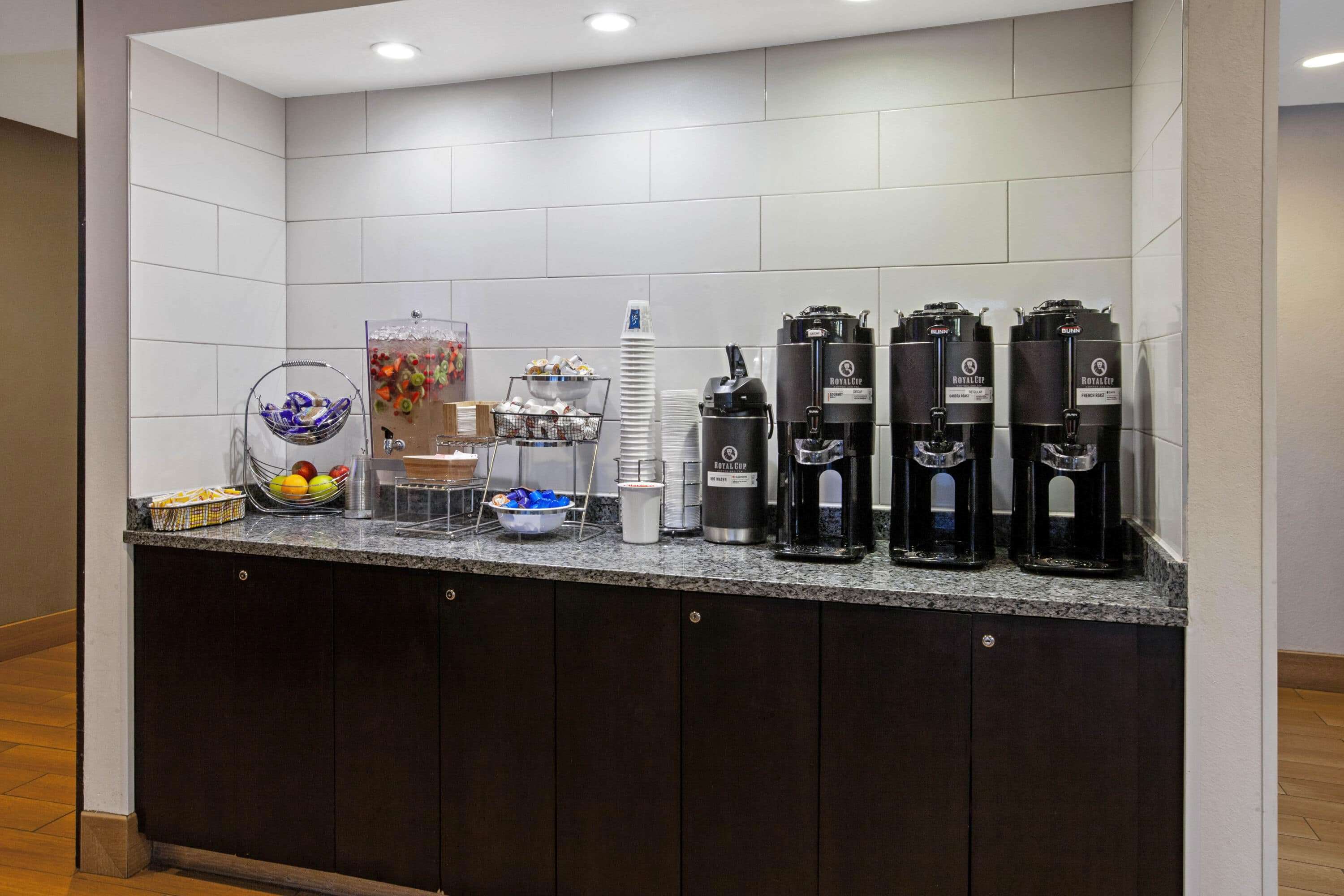 La Quinta Inn & Suites Detroit Metro Airport
