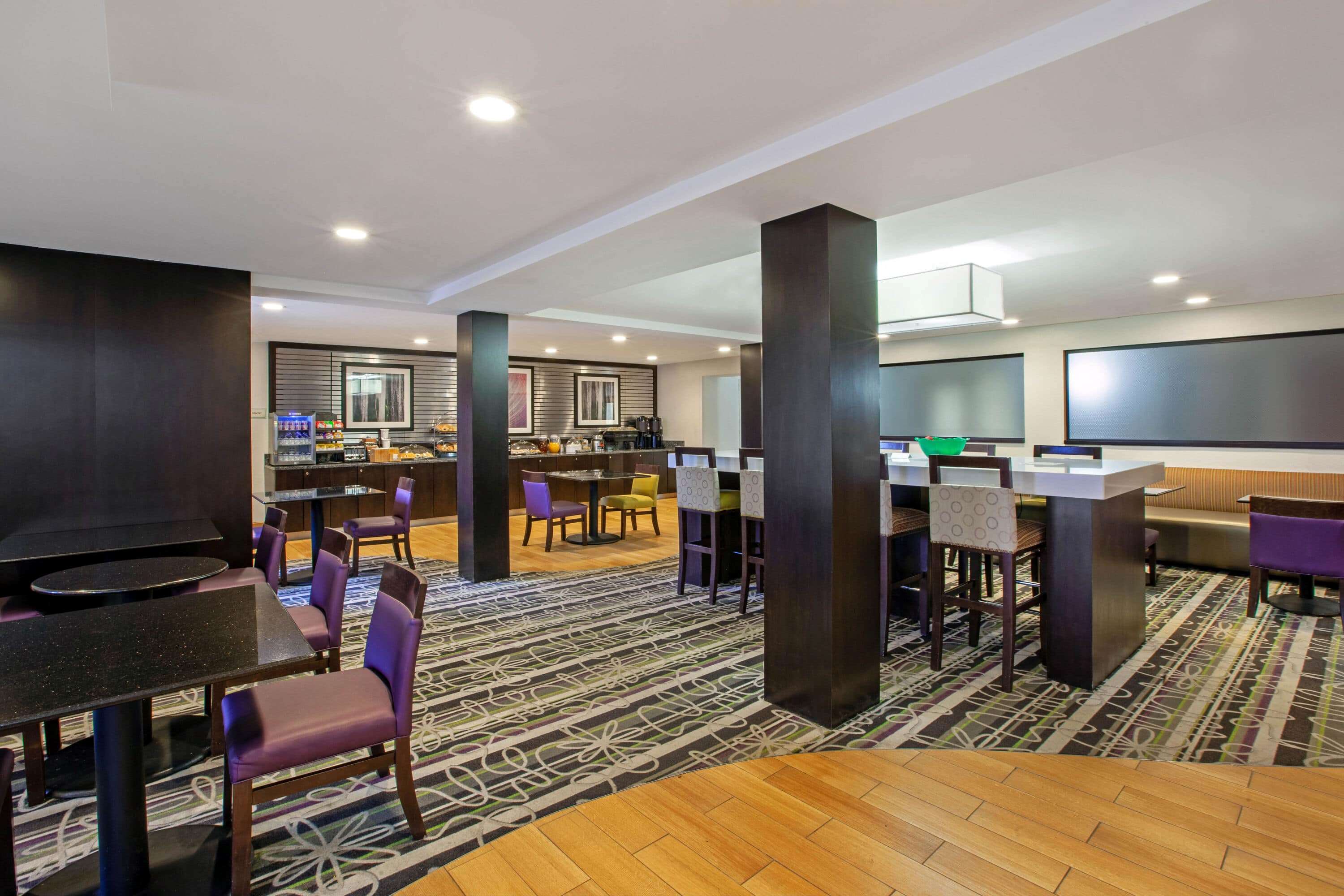 La Quinta Inn & Suites Detroit Metro Airport