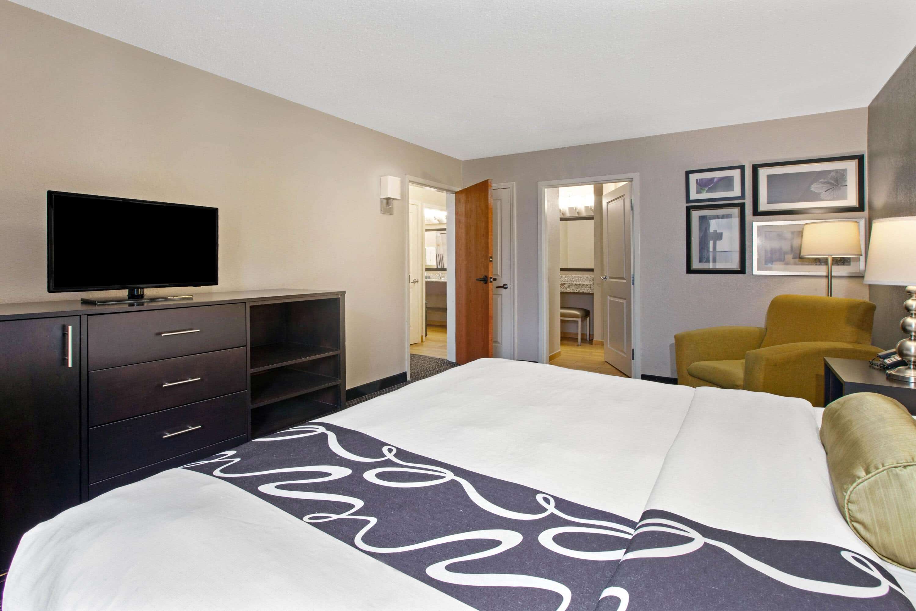 La Quinta Inn & Suites Detroit Metro Airport