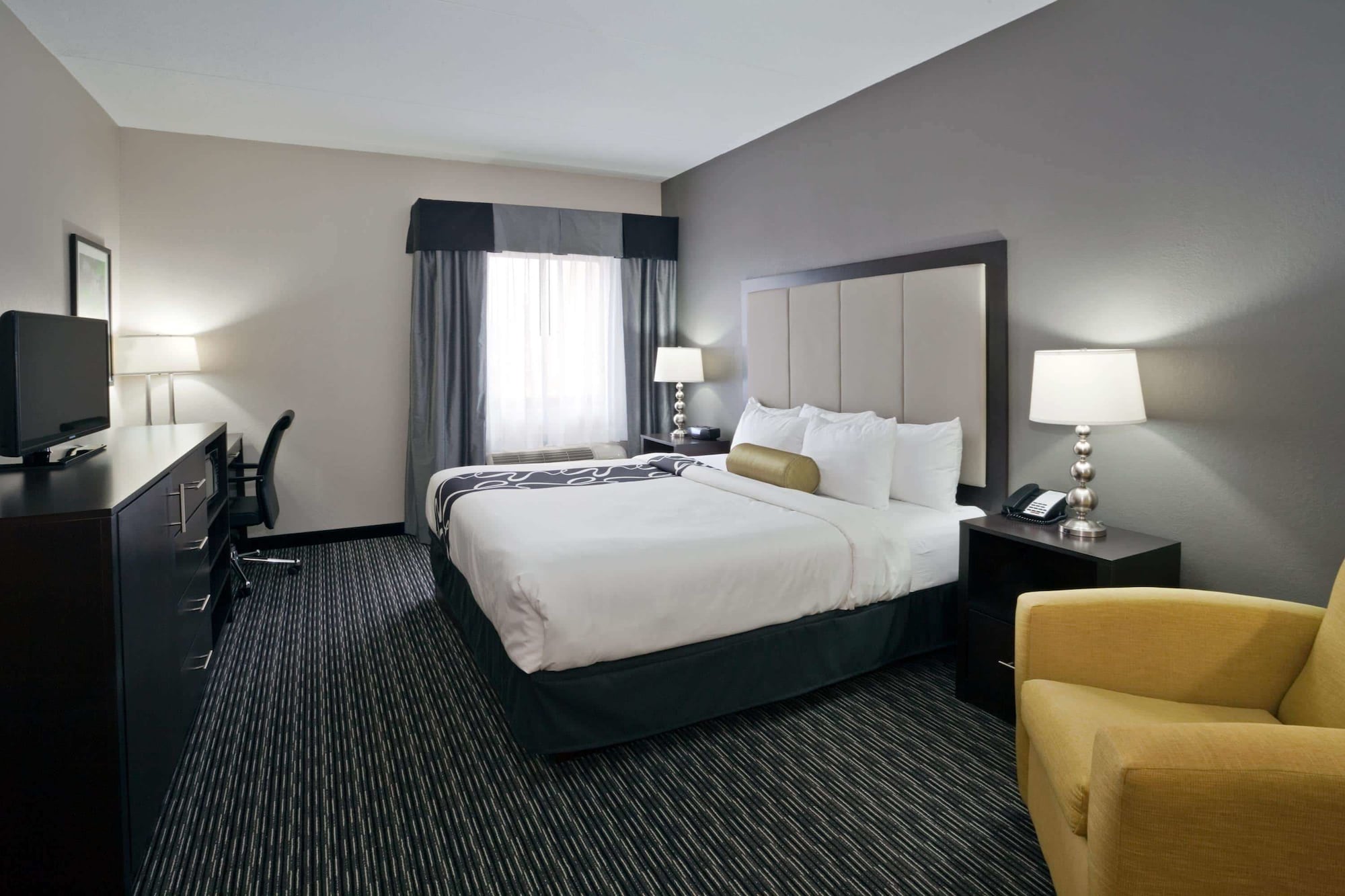 La Quinta Inn & Suites Detroit Metro Airport