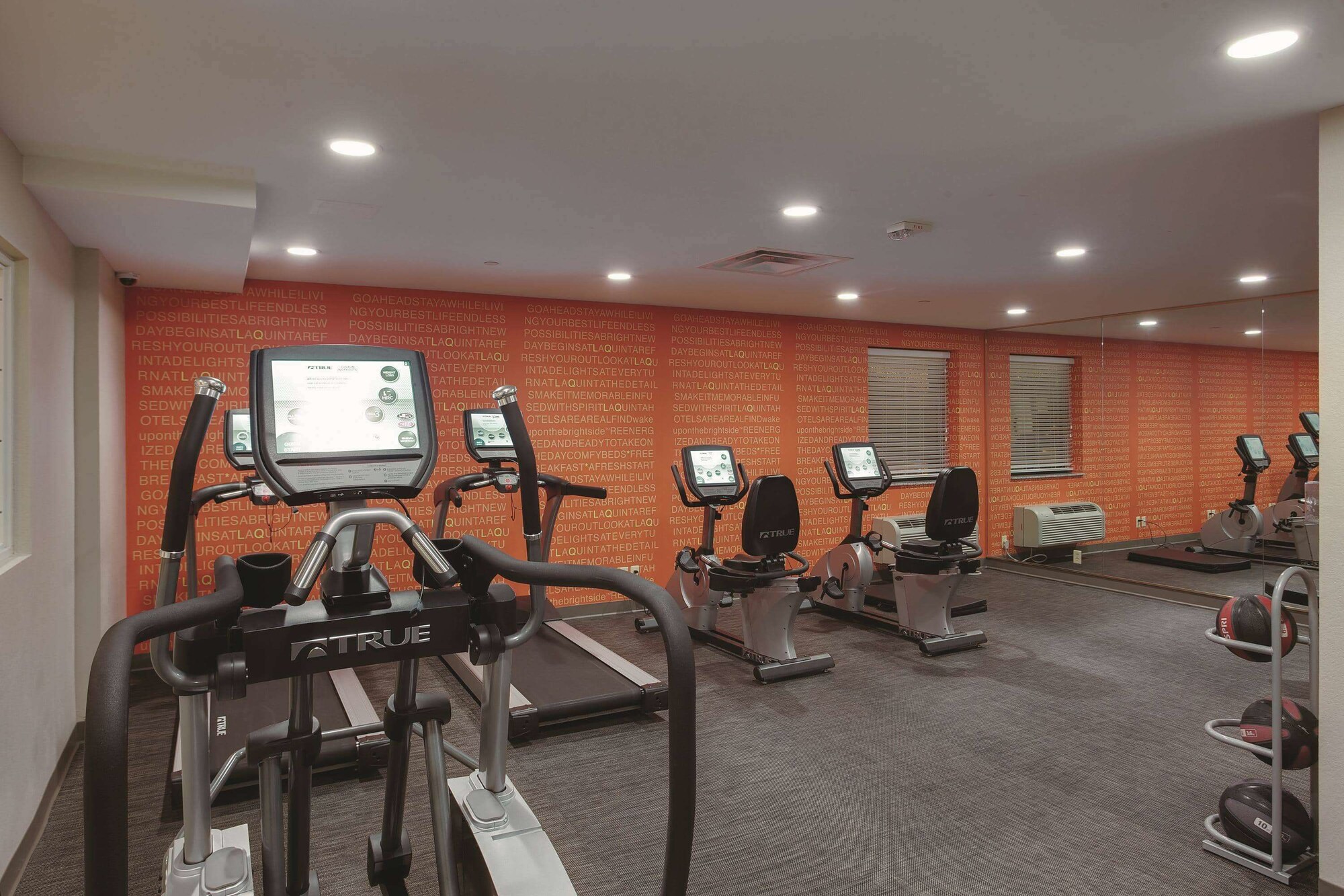 La Quinta Inn & Suites Detroit Metro Airport