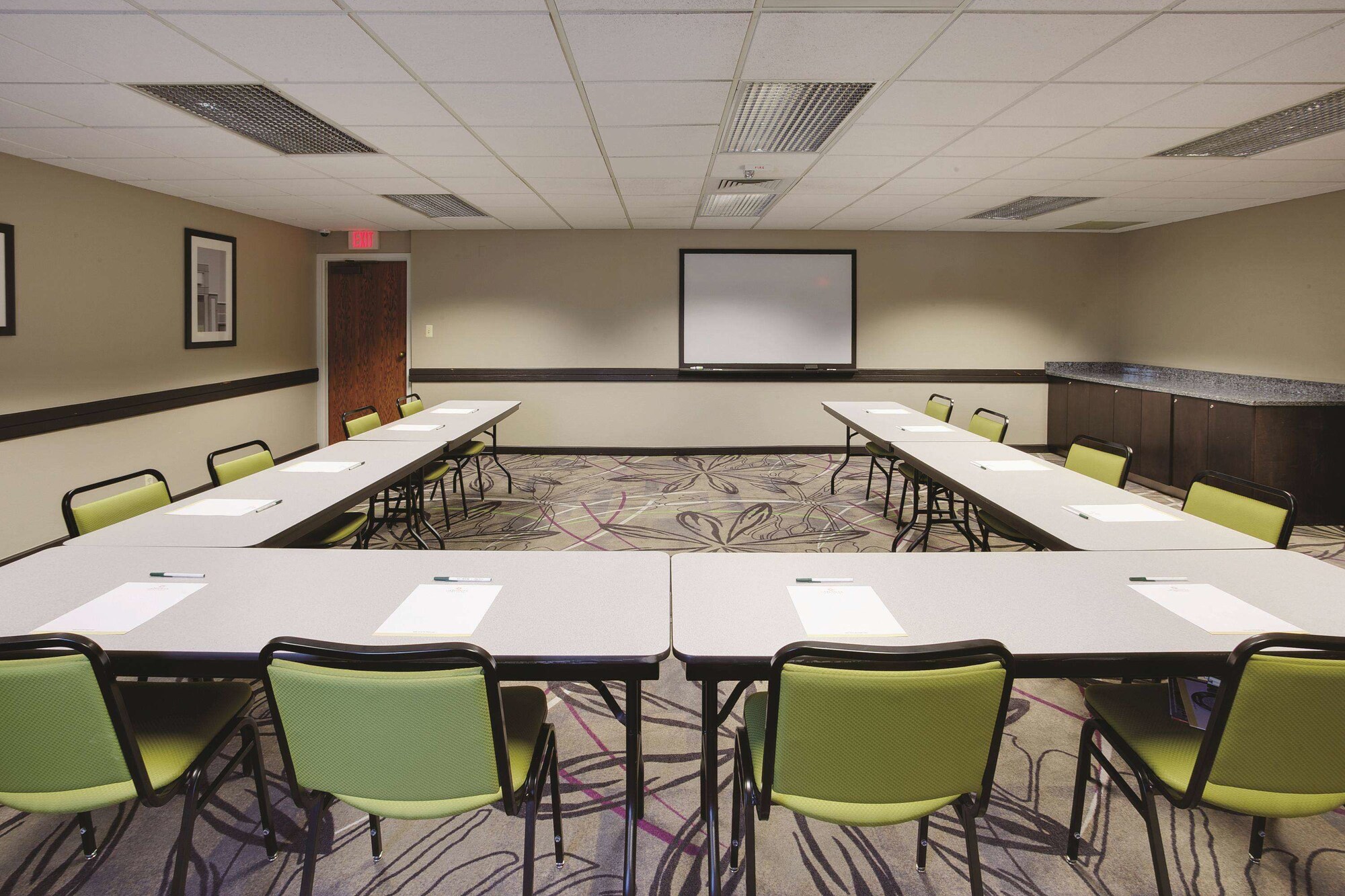 La Quinta Inn & Suites Detroit Metro Airport