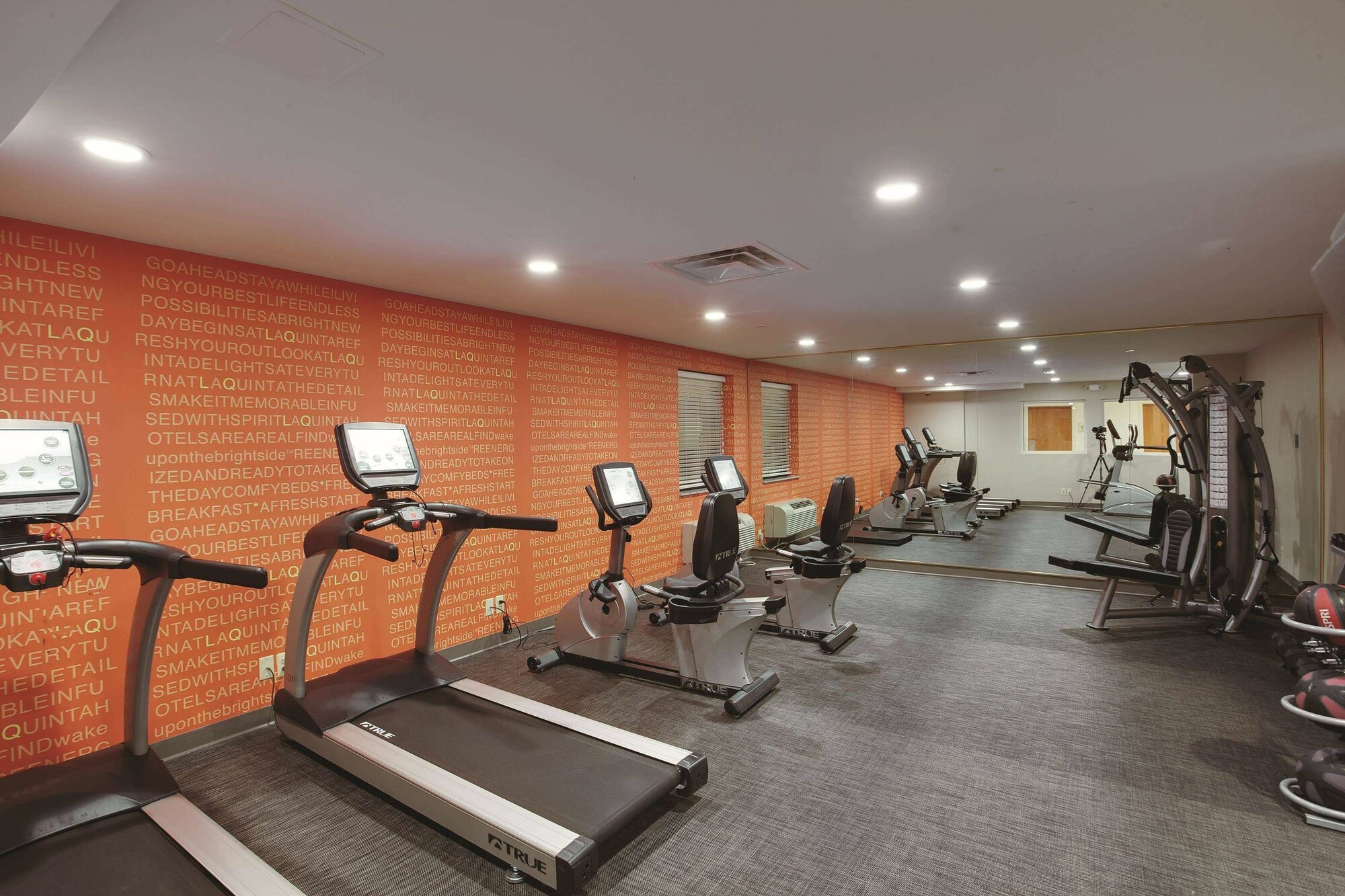 La Quinta Inn & Suites Detroit Metro Airport