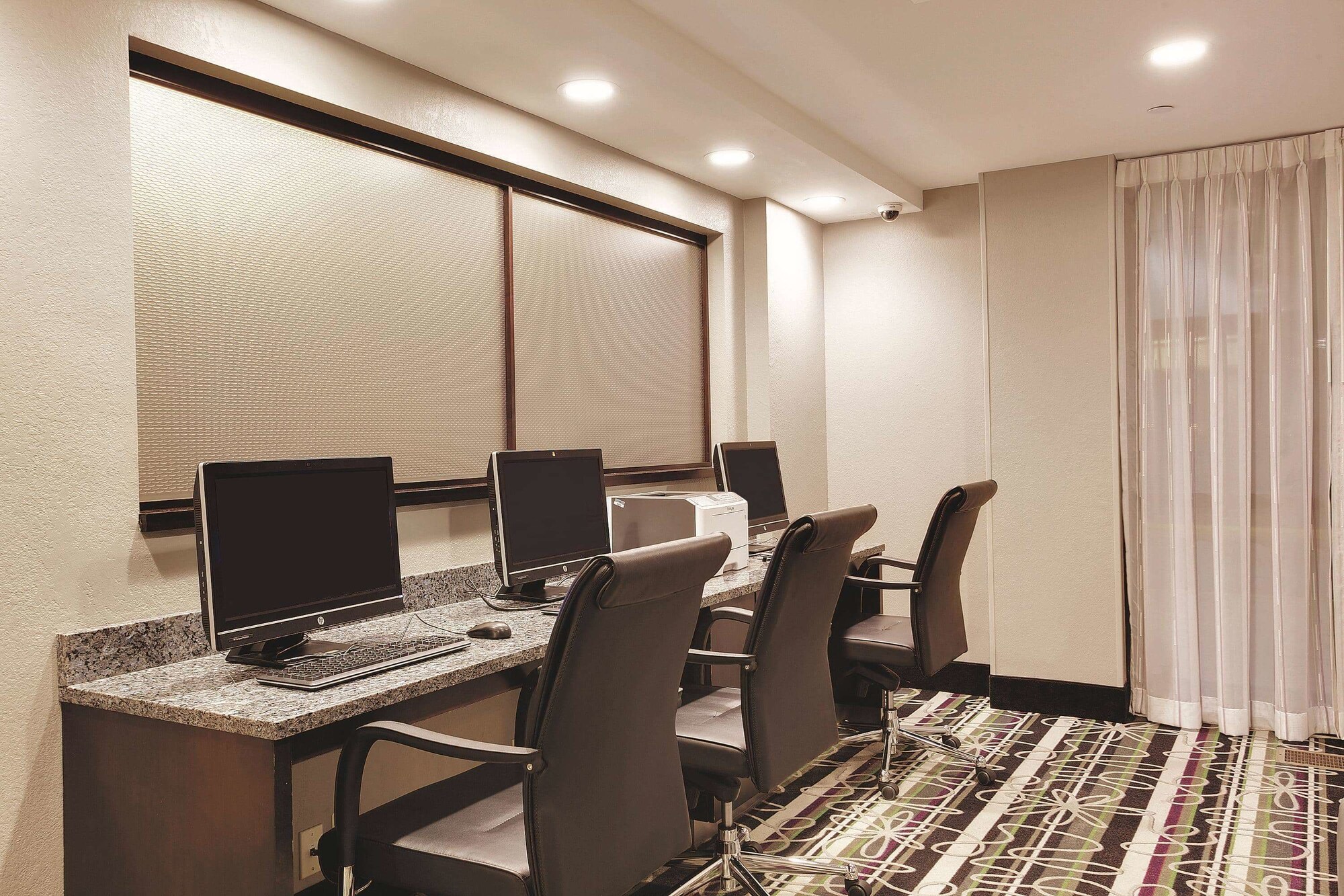 La Quinta Inn & Suites Detroit Metro Airport
