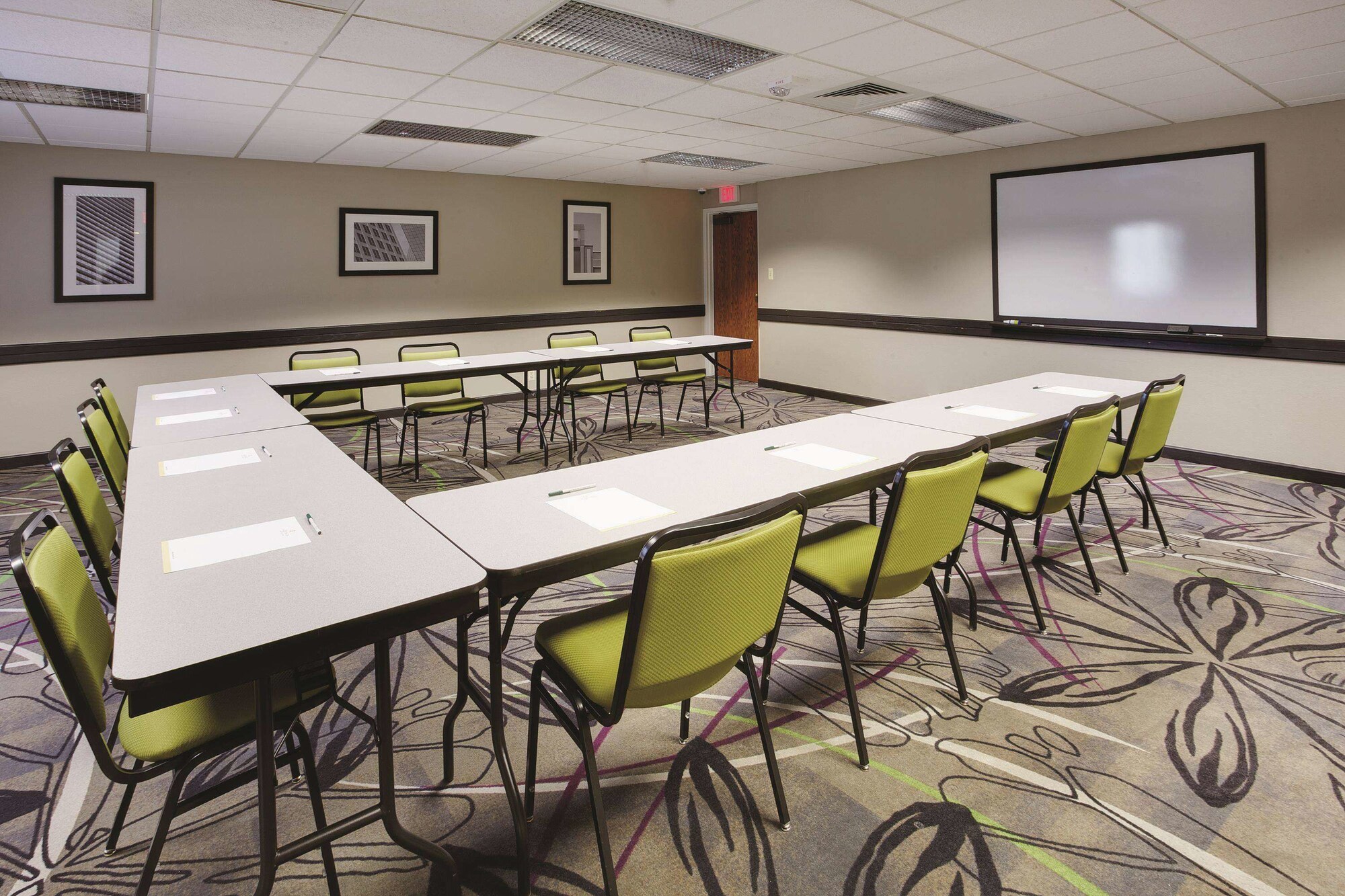 La Quinta Inn & Suites Detroit Metro Airport