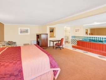Rodeway Inn & Suites