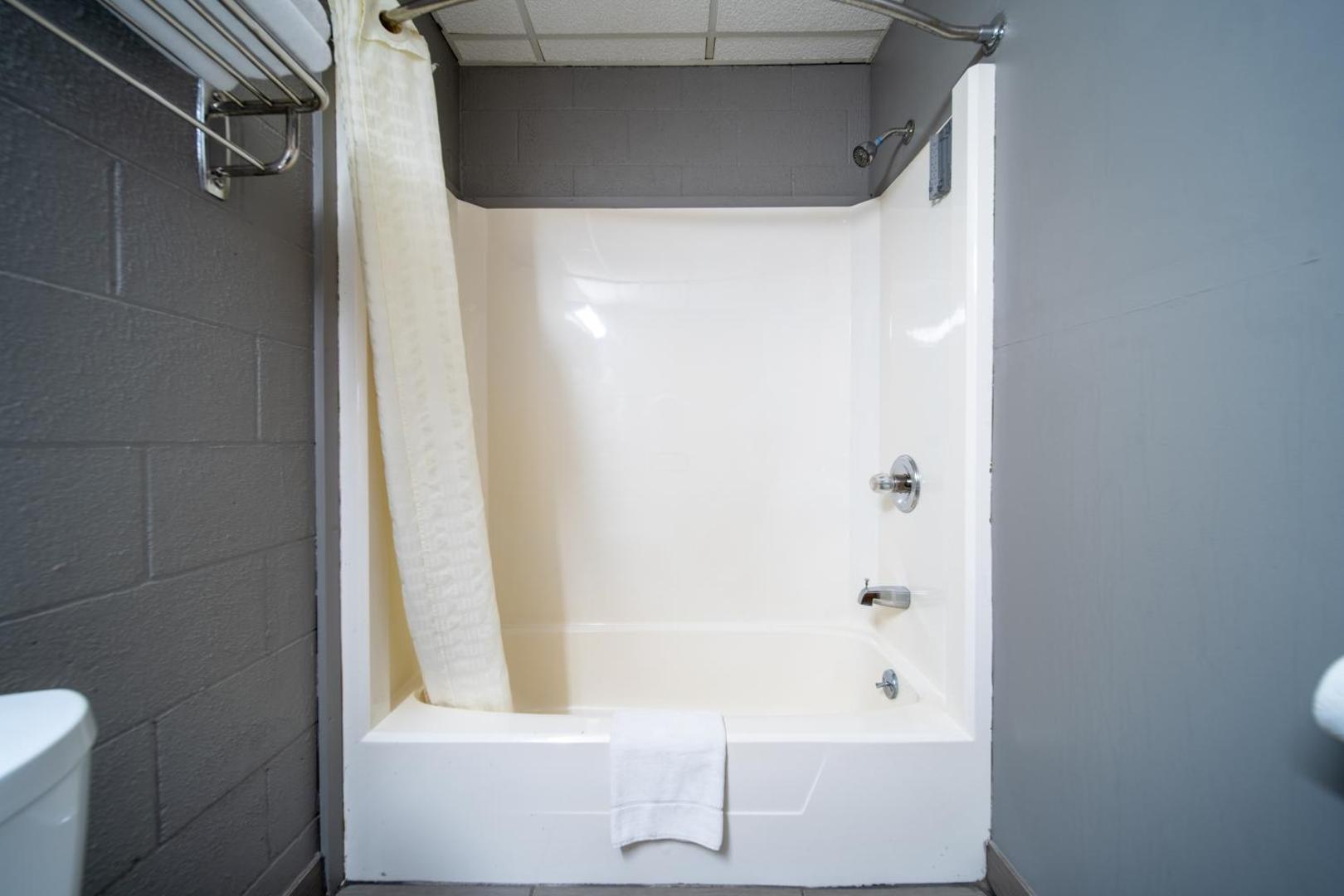 Sleep Ees Inn Saginaw