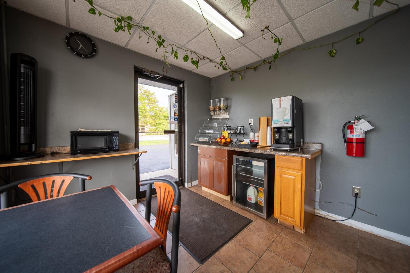 Sleep Ees Inn Saginaw