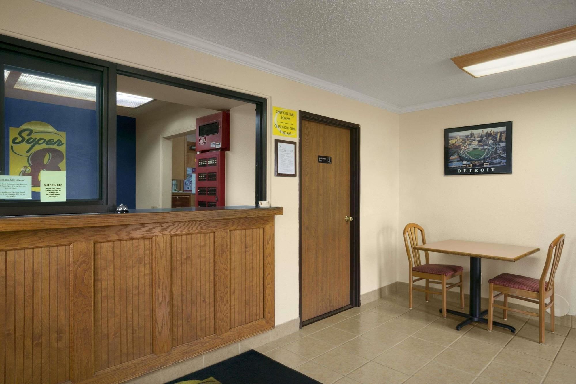 Super 8 by Wyndham Saginaw