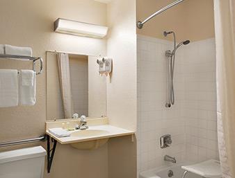 Super 8 by Wyndham Saginaw