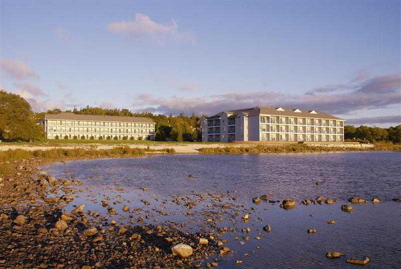 Best Western Harbour Pointe Lakefront