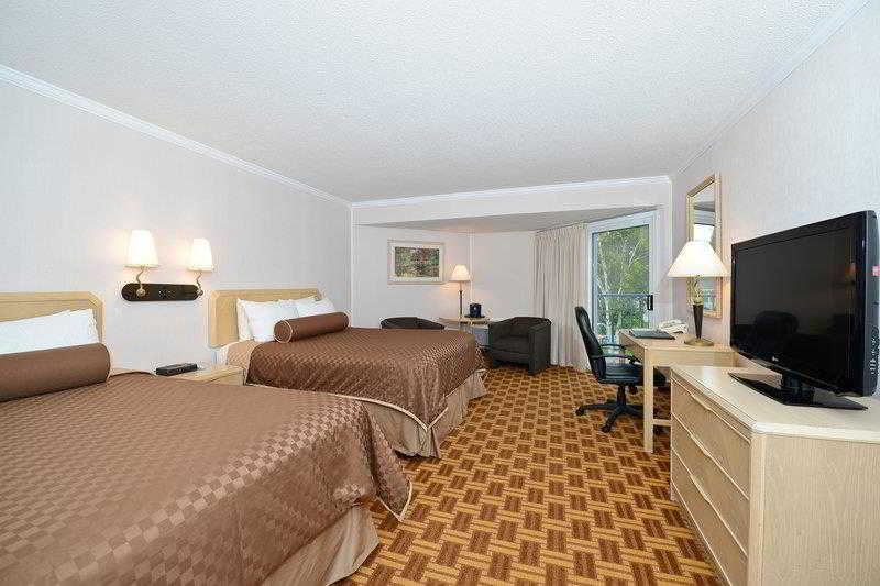 Best Western Harbour Pointe Lakefront