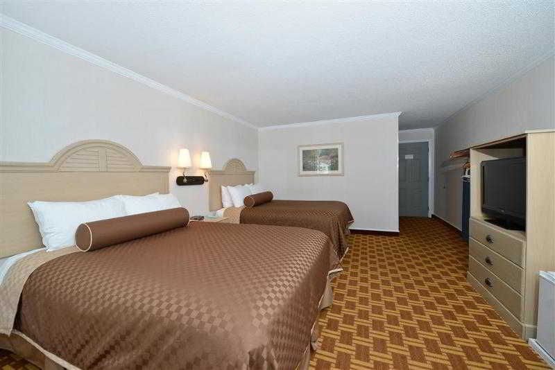 Best Western Harbour Pointe Lakefront