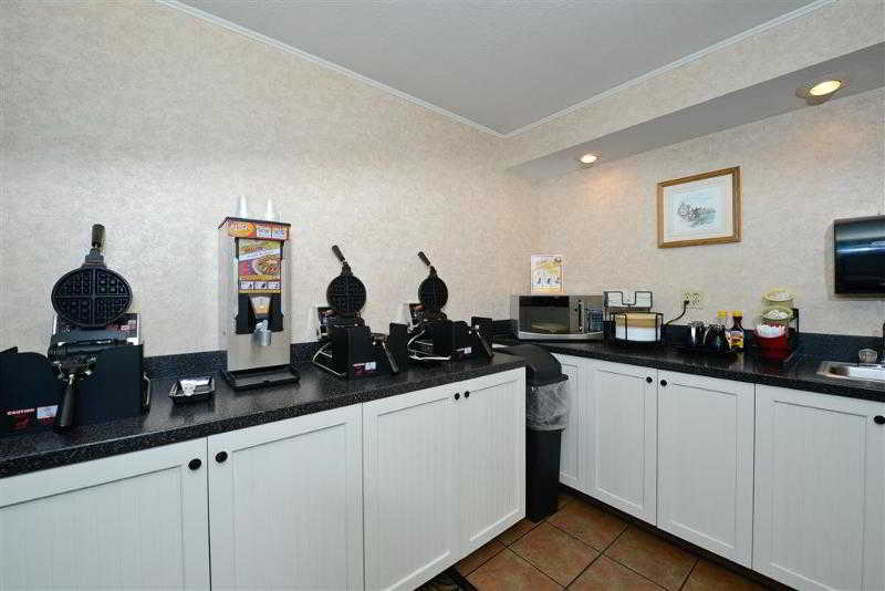 Best Western Harbour Pointe Lakefront