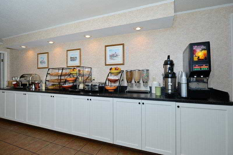 Best Western Harbour Pointe Lakefront