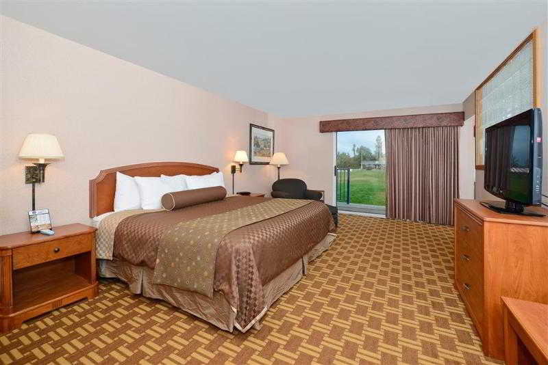 Best Western Harbour Pointe Lakefront