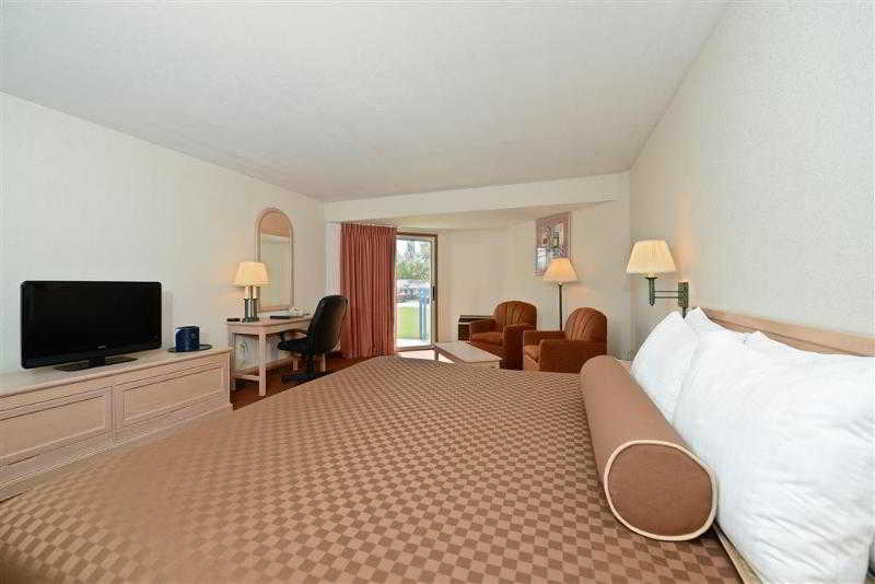 Best Western Harbour Pointe Lakefront