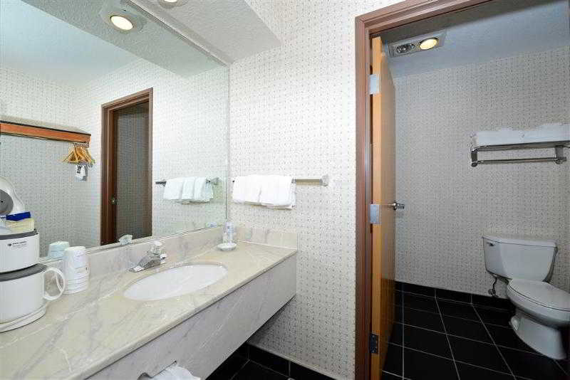 Best Western Harbour Pointe Lakefront